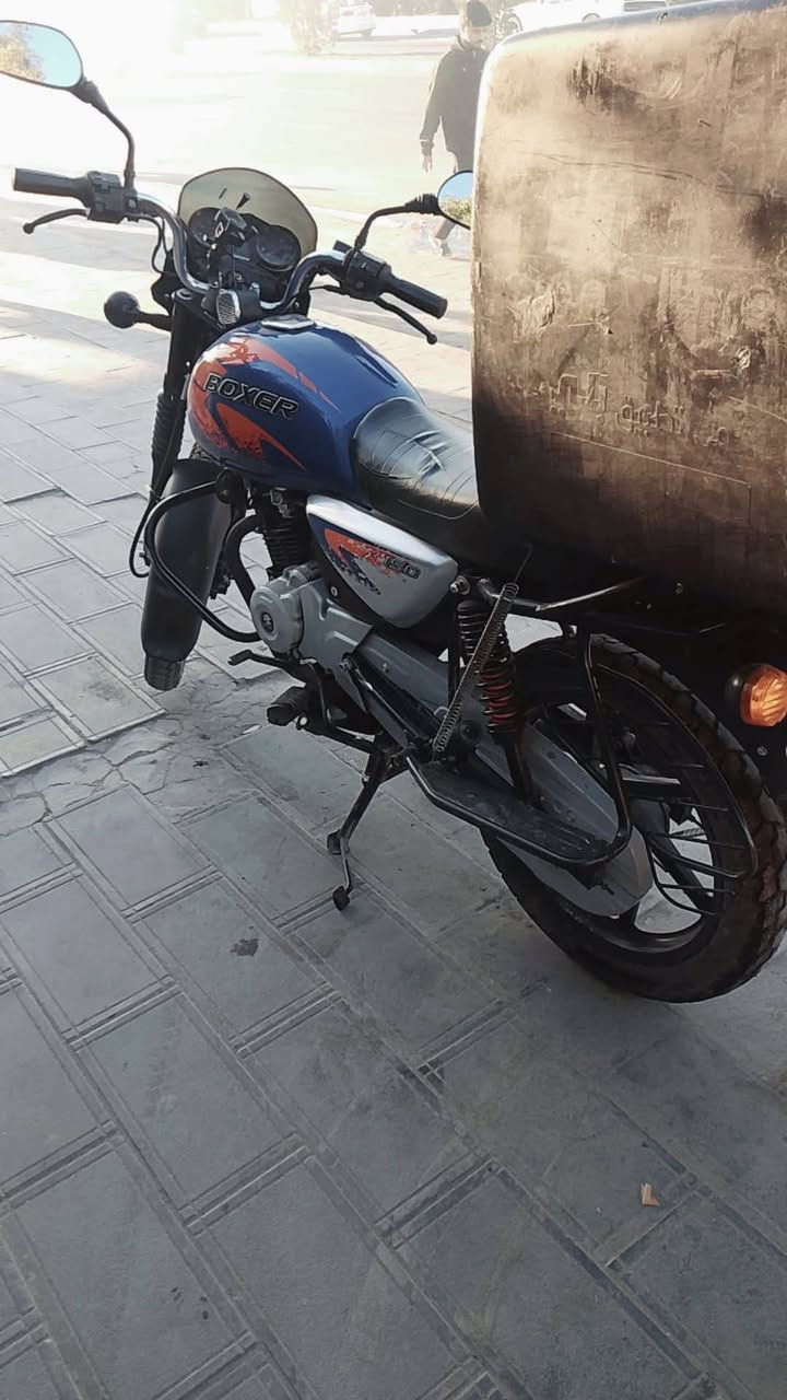 السلام وعليكم دراجة بوكسر جبلي موديل 23 مرقم سنوية الدراجة ماشية 20 الف مابيهة اي نقص كلهة بلادية عبالك ماخذهة من الشركة السعر 2750 بيهة مجال كلش بسيط الدراجة إسبانه مامحطوط عليه تجي وتشوف متواجد وتساب فقط *********** والمعلومة الصور بدون غسل
