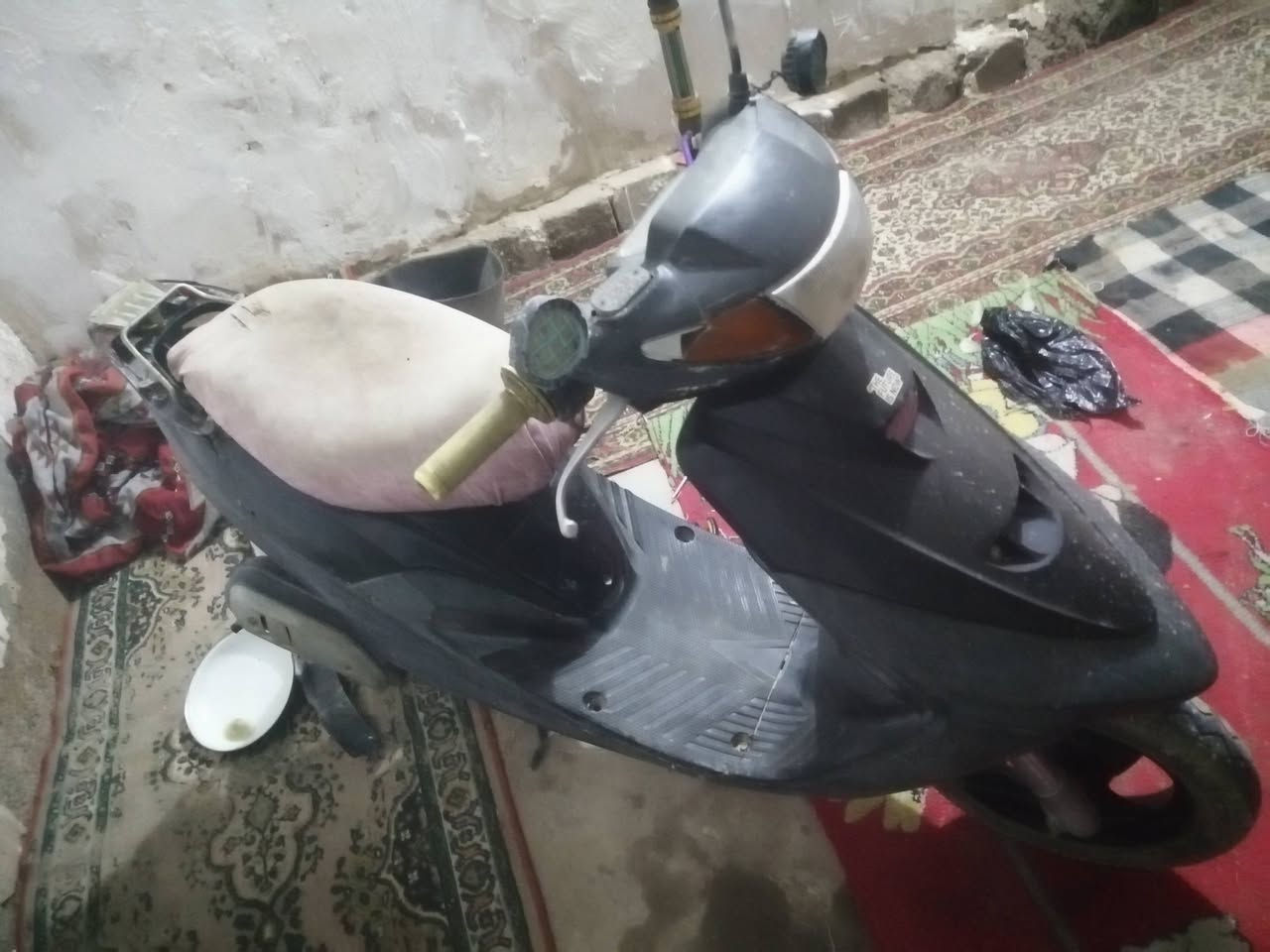 دراجه 60 نضيفه وحلوة شلعه ومعدل يخبل بس يحتاجلهة كابريتر كهربائيات شغاله كلهة سعرهة 175 رقم واتساب ***********
