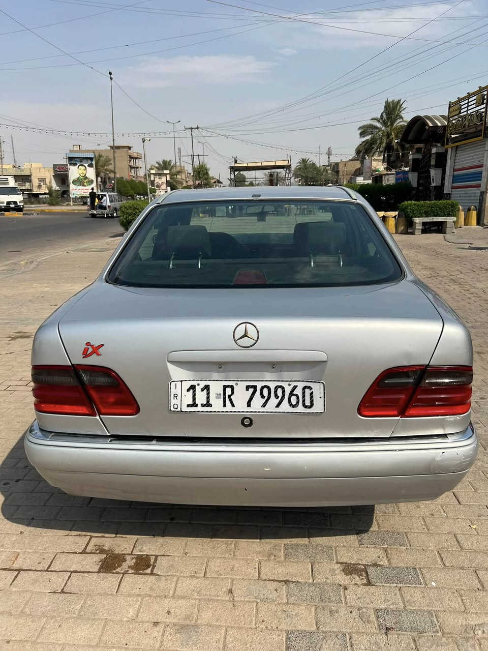 سلام عليكم مارسدسE320 خراطيم ١٩٩٧
ام عيون لون رصاصي وارد ياباني بدون فتحه غرفه مخمل جديده تحكم كهربائي كامل كشنات وجام مري شفط. 
رقم بغداد باسمي سياره كلشي عل بلاد صبغ بل خارج عام 
بيه بارد مثل ماموضح بل صوره جاملغ خلفي ع حطته تجوه خلفيه جراره طبيه مكينه جديده لوك كير مكفول شواصي لغود مكفوله تايرات جدد مناقصه ايشي السياره كامله مكاني بغداد ***********سعر ٨٨
