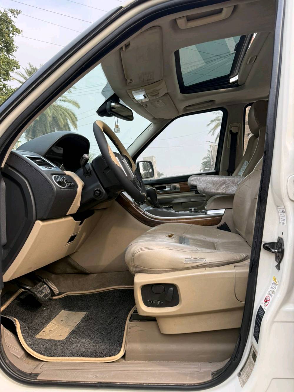 للبيع او مراوس

رانج روفر  موديل 2010 
RANGE ROVER 

السياره رقم بغداد الجديد هزه وسنويه جديد
كير مكينه كفاله
مكفوله كفاله عامه عده الدعاميه الاماميه  صبغ لجماليه  فقط الباقي مكفول
السياره كلش جديده 

مواصفات فول
تخم تايرات جديد
بصمه تشغيل بصمة بيبان بصمه 
السياره مكينه ثمانيه سلندر العادي بدون سوبر المرغوب شلعه ومعدل فول
السياره كشنات جلد 
2 كشن كهرباء
ستيرن كهرباء
كشنات تدفئة
نظام صوت (هارمن كوردن)
شفتات ستيرن 
مري جانبيه كهرباء وتنزل من ترجع 
شاشات خلفية للصف الثاني 
فتحه سقف 
بجم زنون
 بوب بصمه 
فتحة سقف
أناره ترحيبيه 
خزن ميموري
كامره خلفيه
هاندبريك كهرباء
٨ وسادات هوائية
خمس وضعيات قياده 
السياره جكات تصعد وتنزل 
تحكم ستيرن جوبلسات صدر خلفي امامي جدد
سيارة نظيفه جداً
بغداد العامريه

سعر١٣٠ورقه

***********