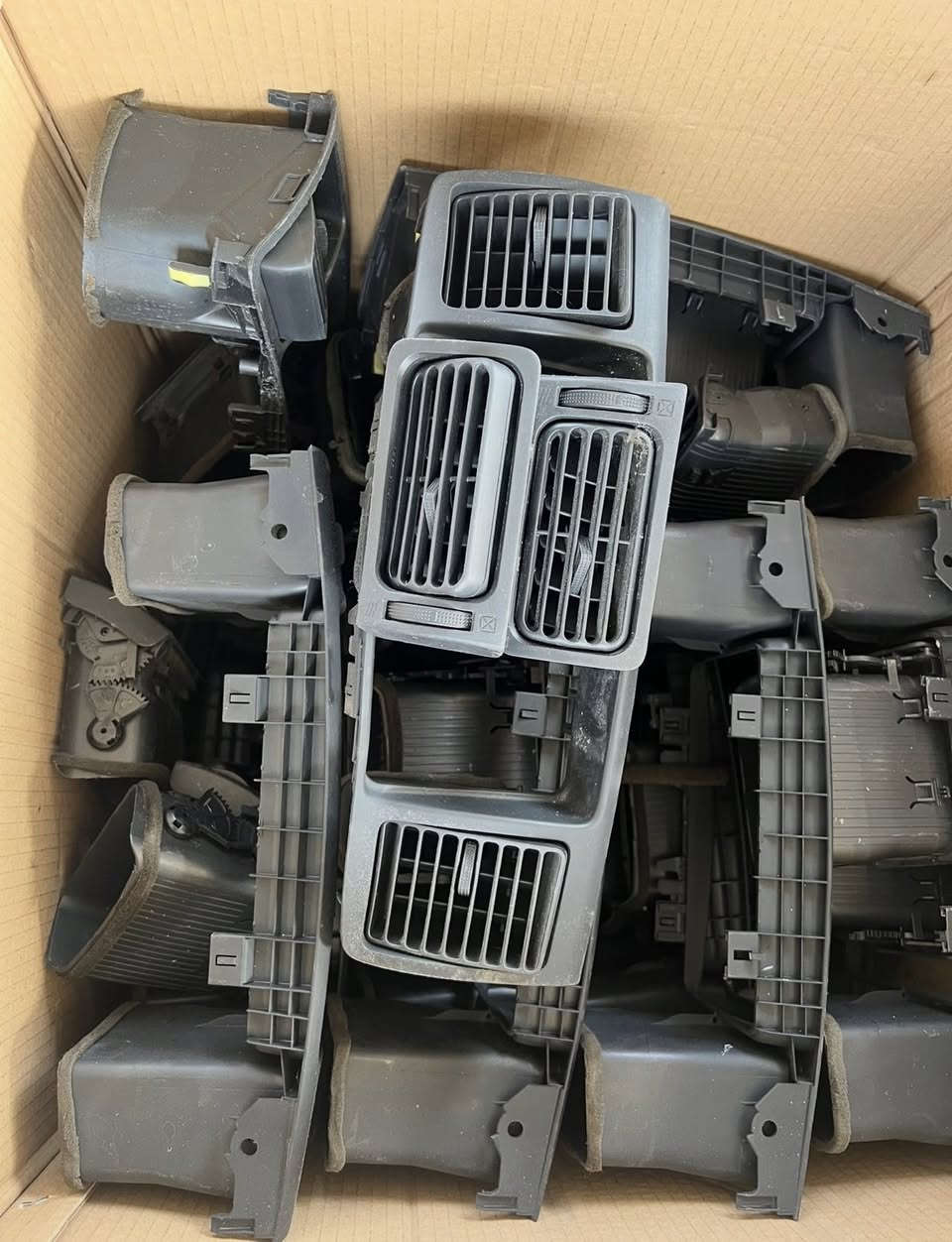 غراض كورلا 2003_2007
واتس ئاب ***********
لدينا توصيل
