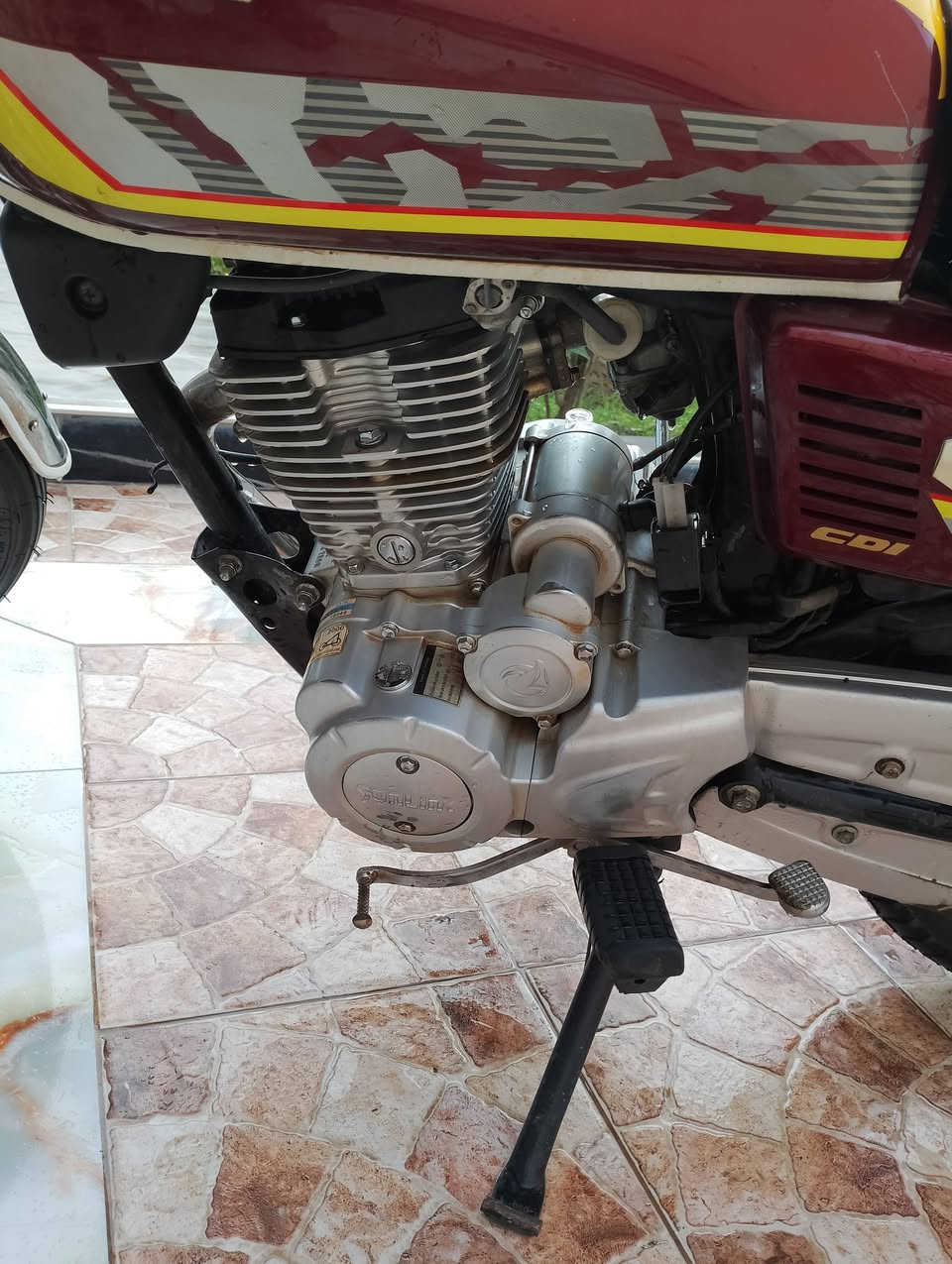 السلام وعليكم
دراجة سيفان للبيع موديل 24 أوراق كاملة النظافة فولل 
السعر 625 وبيها مجال للطيبين الشراي يتصل ويدلل والخاص هم مفتوح ***********
