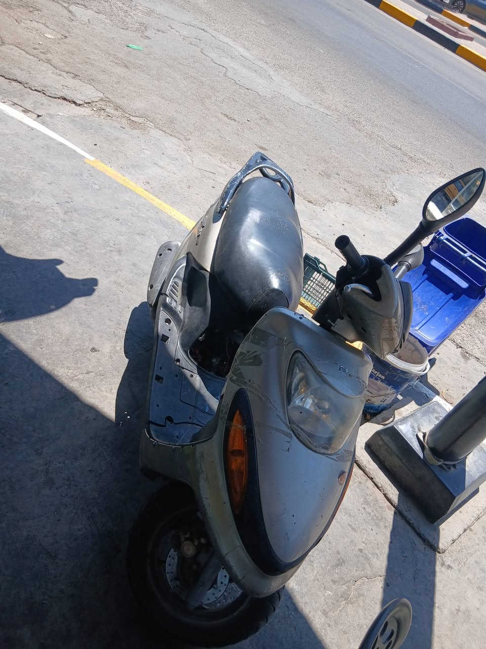 سلام عليكم دراجه دولفين للبيع مكاني بغداد وزيريه سعره ٢٥٠  ***********@
