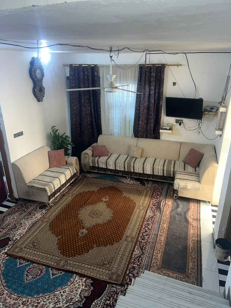دار سكني #للبيع 🏠
موقعه #التقيةالثالثة_حي_الميكانيك 

فرع مديريه شؤؤن الشرطه

#زراعي_سند25_مشمول_بالتطويب

#مساحته_217_متر 
#يرهم بيع او مراوس
يحتوي البيت عله طابقين

يحتوي الطابق الاول علئ غرفتين نوم وصاله ومطبخ واستقبال وصحيات داخليه وخارجيه 

يحتوي الطابق الثاني علئ اربع غرف نوم وصاله وصحيات وسطح

#السعر خاص

للاستفسار اكثر 

#واتساب_اتصال

‭***********
