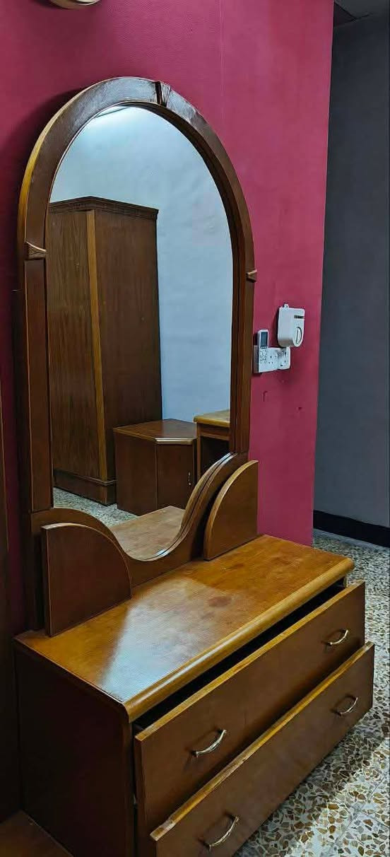 غرفه خشب عراقي 
سعر ٣٢٥ وبيها مجال بسيط 
مكان الغرفه موصل حي الميثاق تواصل ع خاص


**إذا كنت صاحب هذا الإعلان وتريد حذفه لأي سبب، رجاءا أرسل رسالة إلى الدعم الفني**