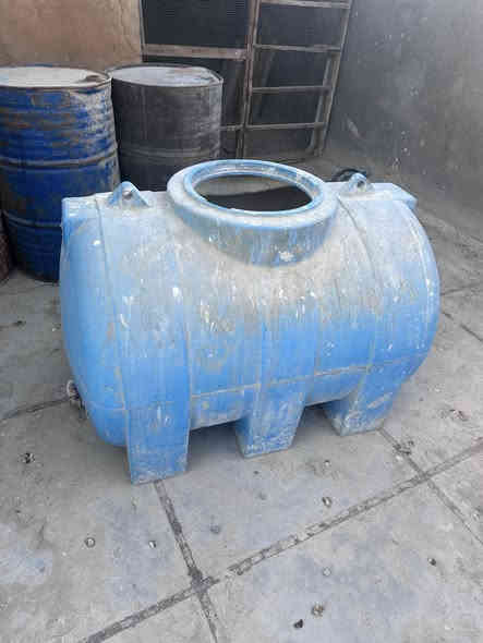 تانكيات نضيفات السعر كلهن 90 الف مكان ناصريه مركز ***********
