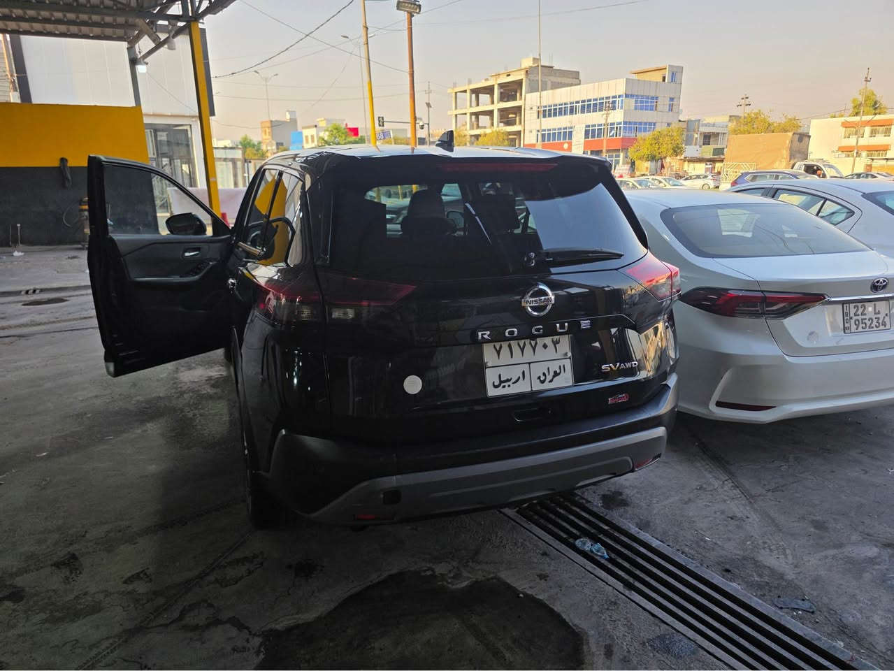 نیسان رۆگ مودیل 2021 
مەکینە مەرغوب چوار پستن 
مواصفات SV 
تەنها چاملغ و بونیت صبوغ 
گیر و مەکینە بەشەرت 
سەیارەیەکی بی مصروف  و بی کیشە 
بۆ پەیوەندی
*********** أربيل, العراق
