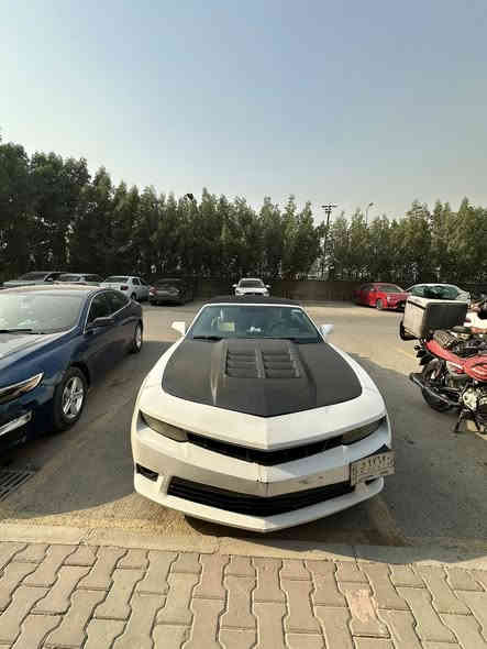 كمارو 2014 للبيع 
رقم بغداد 
ماشيه ١٦٦ الف كيلو
اللون ابيض
السياره بدون حادث ((((كلين تايتل)))) 
((((بدون قطره صبغ))))

 محرك V6 سعة 3.6 لتر بقوة 335 حصان .
  
* المواصفات:
    * مصابيح LED خلفية داكنة.
    * جناح خلفي مثبت على غطاء صندوق السيارة.
    * تصميم عجلات مختلف . 
    * كشف 
    * مقاعد جلد اسود وابيض 

تقريرها وسونارها من المندلاوي 
السعر ١٣٥ ورقه 
العنوان حي العدل / بغداد
رقم الهاتف ***********
