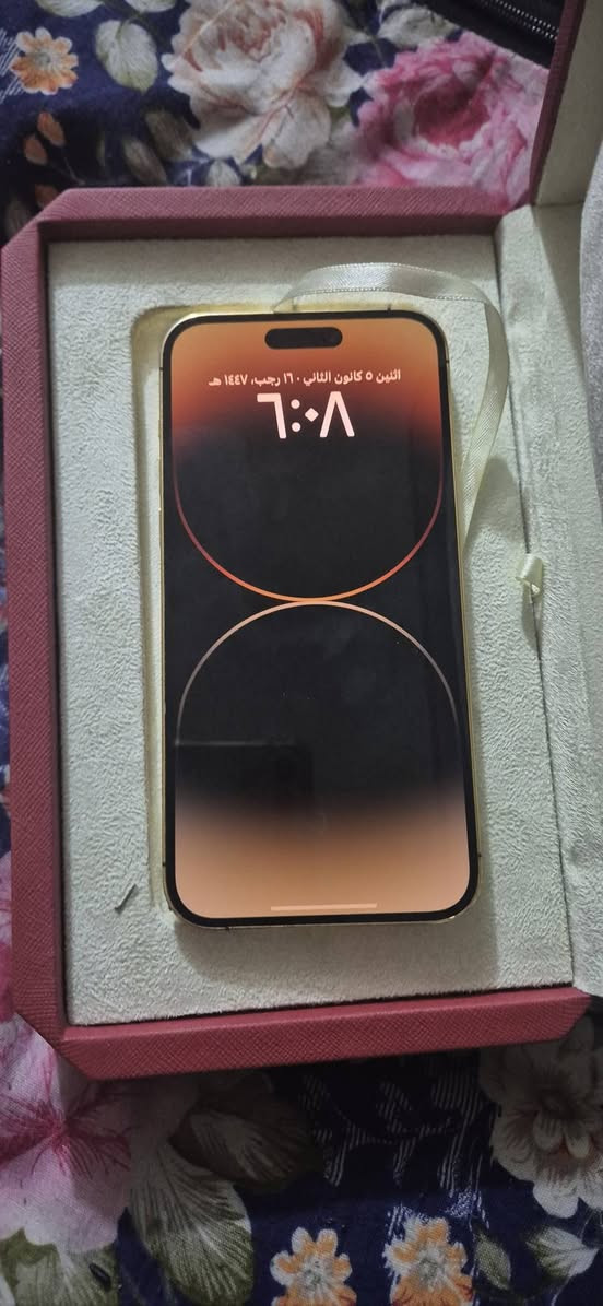 ايفون ١٤ برو مطلي ذهب مفصص الماز.  جهاز وياه  علبه والكيبل ماله ذاكرة ٢٥٦ باتري ٨٨  مكفول الجهاز  نهايته كلش ٩٥٠ قفل مكاني بغداد شارع النضال ***********
