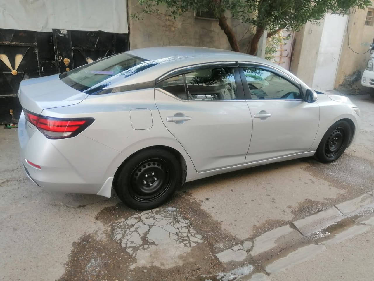 نيسان سنترا 21 كير محرك مكفولات تخم تاير جديد باتر جديد تبريد ثلج مكرك 1800 اقتصادي
حادث جاملغ وبنيد وبدون دواخل وشواصي سليمه
***********
السعر 125 وبيها مجال 
مكلف بل نشر ⛔⛔
