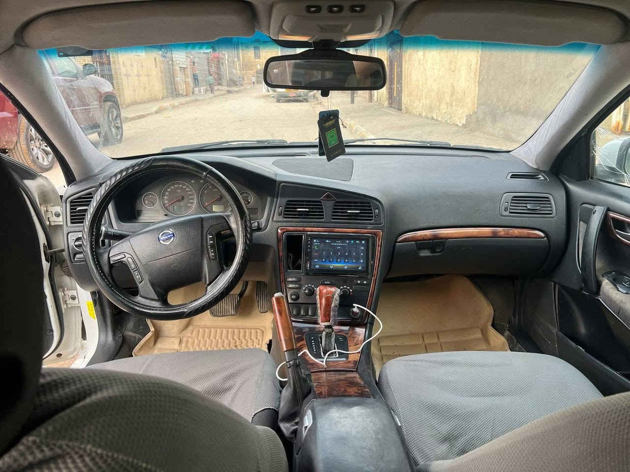 فالفو v70 2007 للبيع بيع مستعجل حداديه تخم تاير باتري داينمه وكلشي بيها جديد ألف ماتخسر عليها لا صبغ ولا تبديل ولاضربه عل بلاد 
شرط مداور 
عنوانها ديوانية 
والي يريد تفاصيل اكثر يراسل أو يتصل 
*********** السعر ٦٣ وبيها مجال راسل وتدلل
