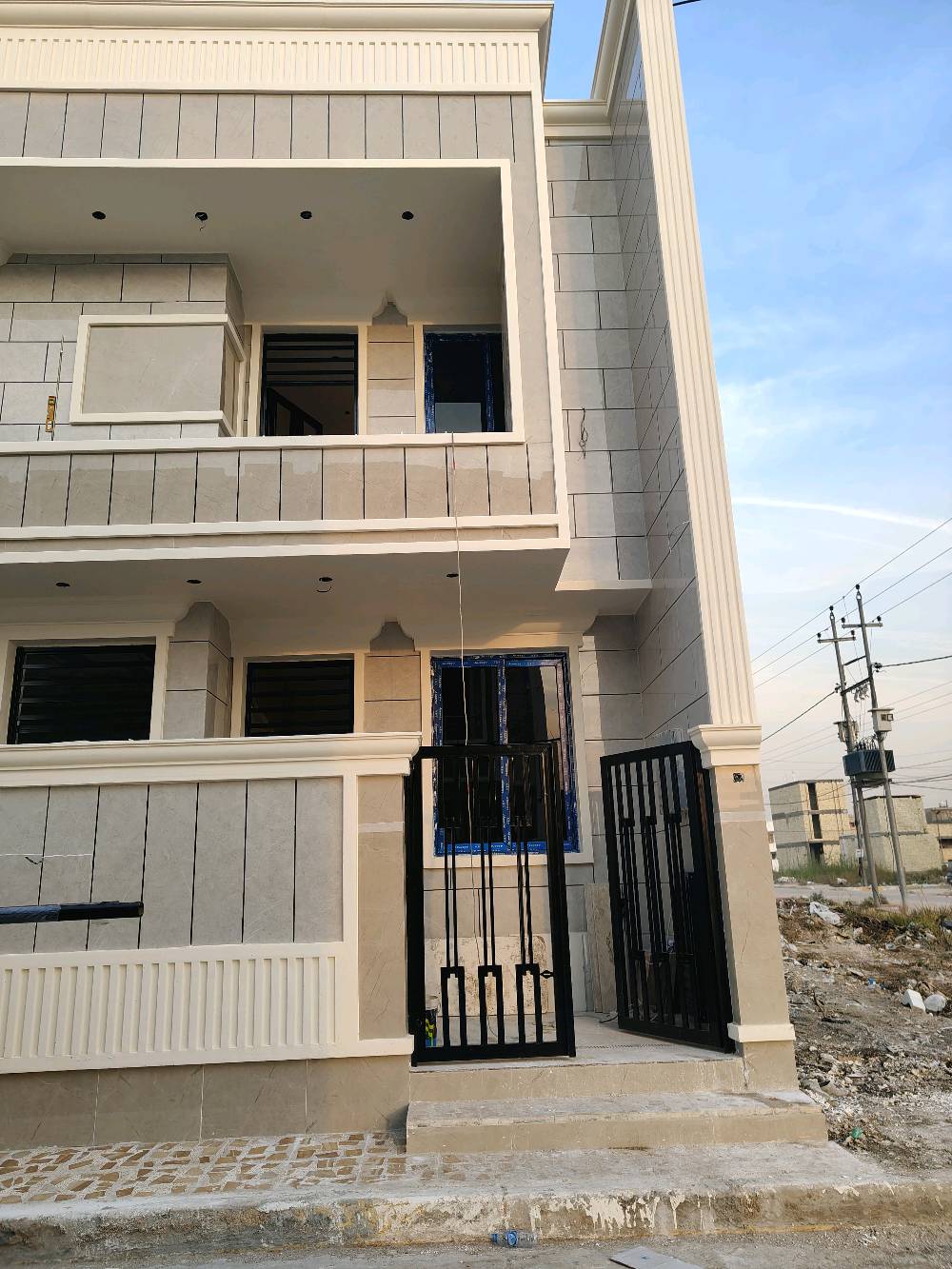 متوفر منازل كل المساحات وبناء درجة اولى 
حديث كلاسيك 
طابو زراعي صرف سند25 قرار محكمه 
زعفرانية بيت بنيه 
الاسعار على الاتصال تستفسر
متوفر هيكل وقطع اراضي