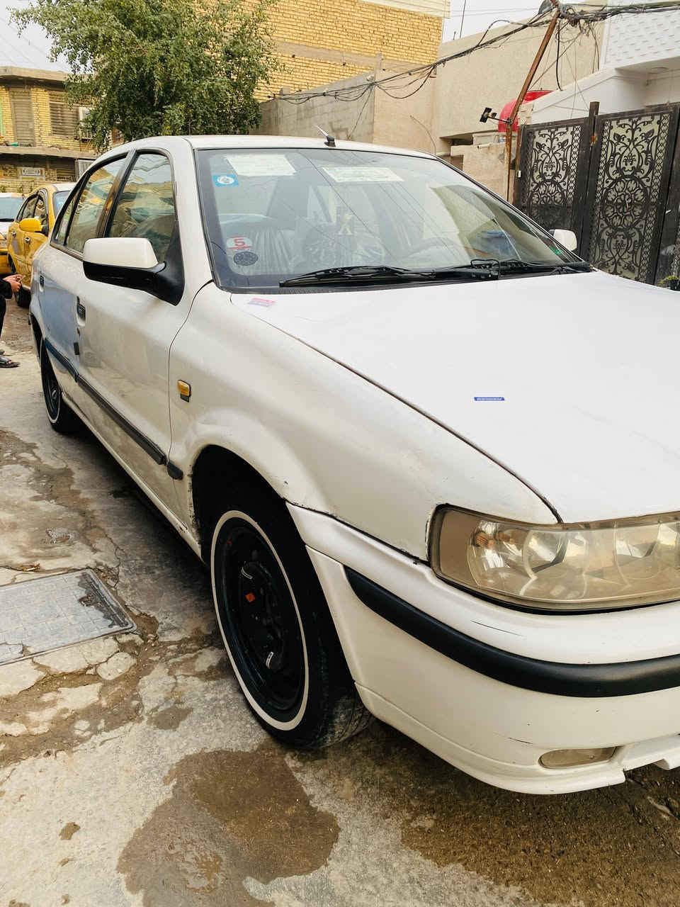 السلام عليكم للبيع سمند موديل 2011 السياره كامله من كل النواحي تخم تاير صدر امامي خلفي محرك كير كلش حلوات ترايا حلوه السياره رقم انجليزي باسمنا العنوان بغداد السريع مال حي العامل قرب مسبح الرافدين رقم السعر42بيها مجال الهاتف***********او,***********
