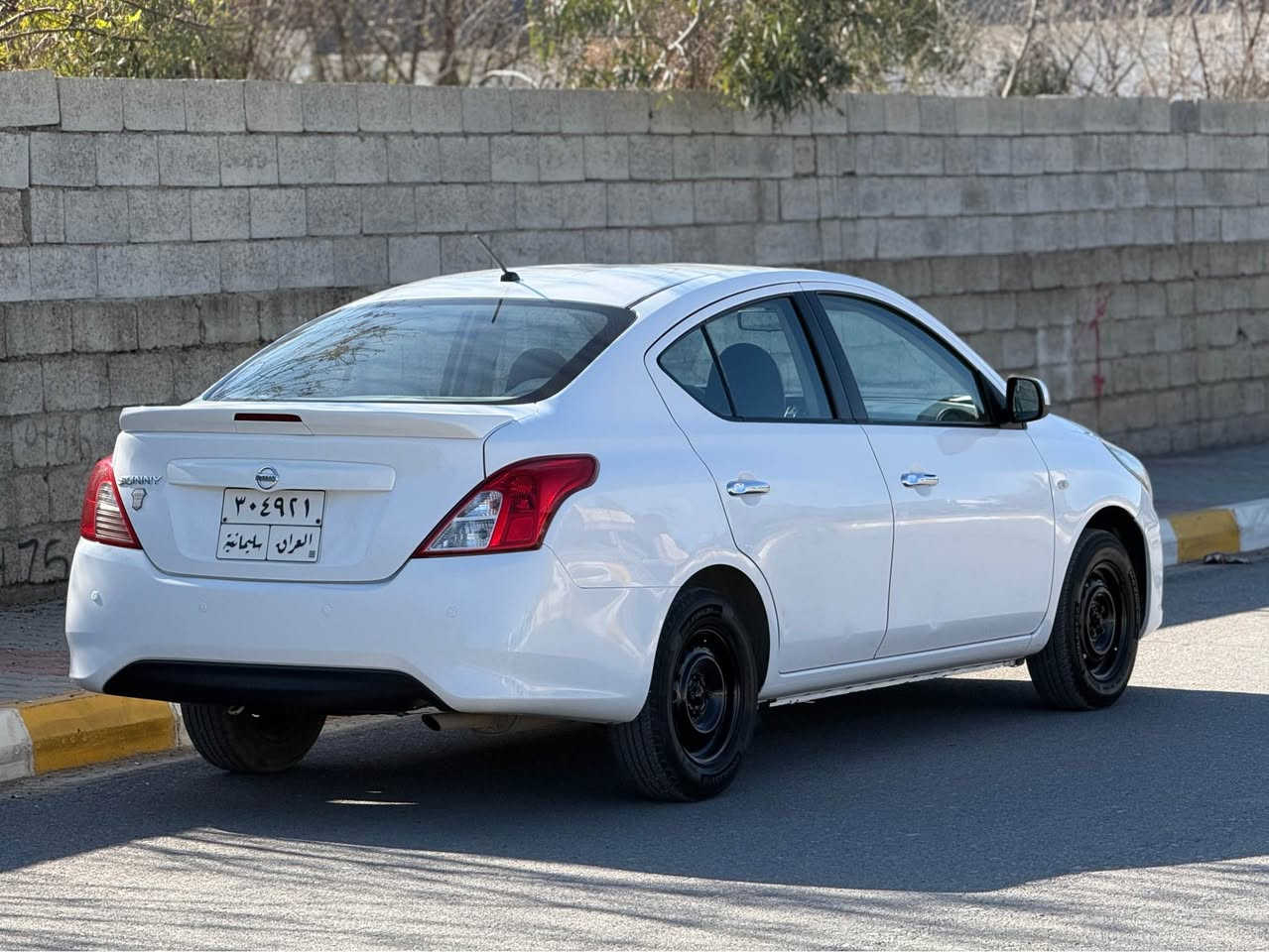 نیسان لاکشمیبایی  2020
سفری  شەریکە 
سۆنەریم داناوە 
یەک پەڵەی بۆیاخە 
یەک پەڵە ساردی هەیە 
سەیارەکە زۆر جوانە 
یەک دینار مەسروفی نیە  
گێر و مەکینە  تەبرید  تاقەو  ڕەقە  بەشەرت 
120کم  ڕۆشتووە 
مواسەفاتی  باڵ و بلاجیکتۆر و دەسک نیکڵ و دەبڵ گێچە 

نرخ 99مەجالێکی  زۆر کەم 
***********
*********** دار بنديهكان, السليمانية
