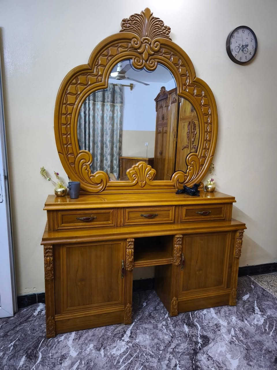 السلام عليكم غرفه صاج اخشاب عراقي
جديده لوك السعر مليون800الف وبها مجال 
الرقم ***********  تكريت منطقه الشهامه
