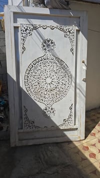 باب شارع • ٢٫٤م • نظيف