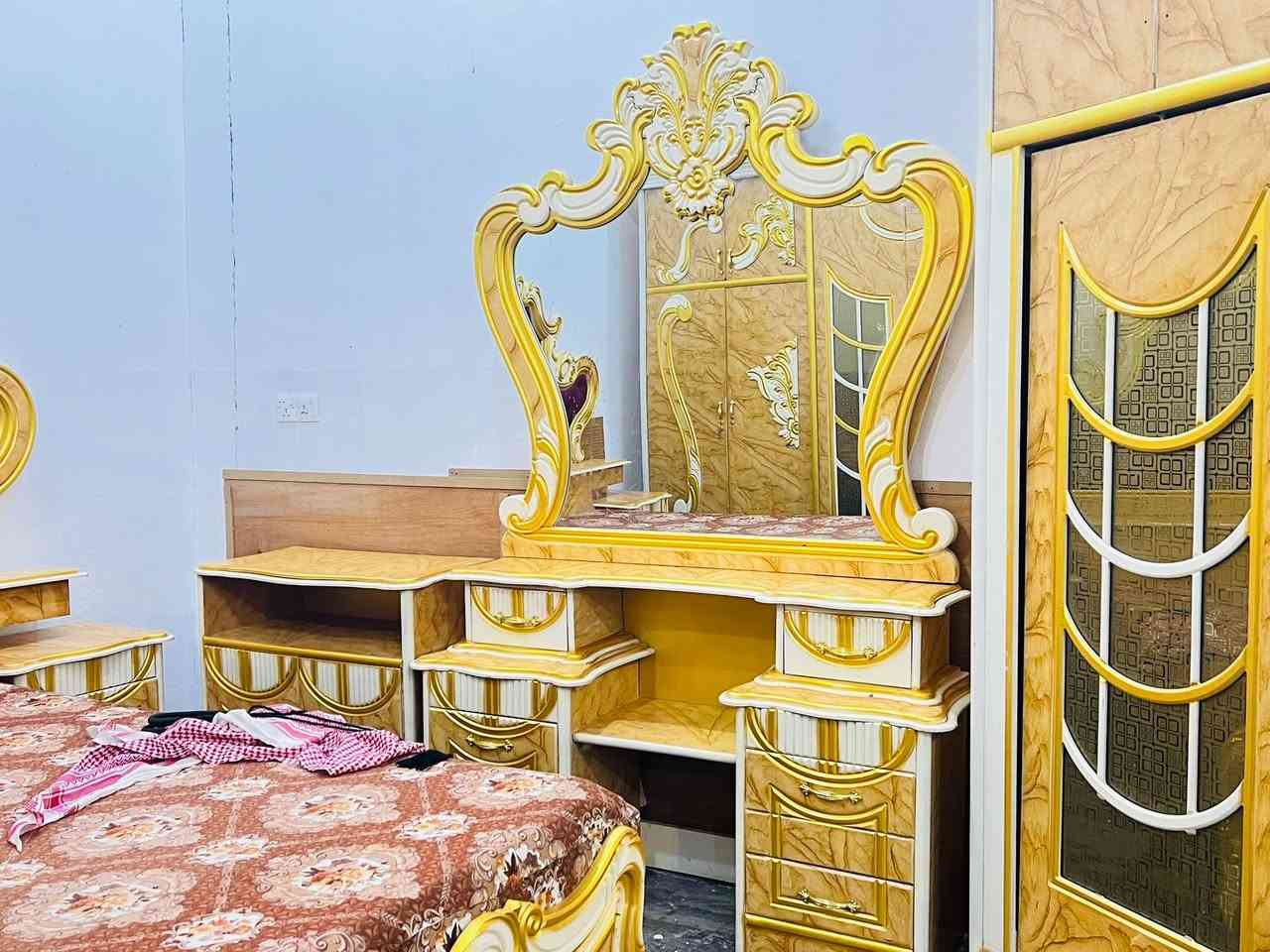 للبيع غرفة نوم توج خشب صاج عراقي حطاطه نضيفه خمس قطع صبغ حراري درجة اولئ عنوان الرمانه البعبيد سعر950 وبي مجال 
***********
