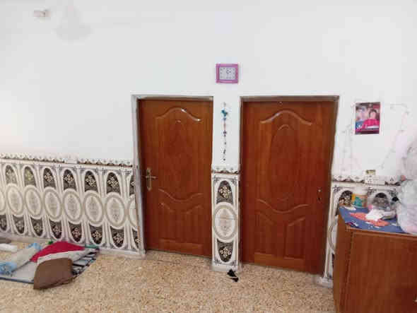 السلام عليكم بيت للبيع حي الحكيم نزلت التمايمه المساحه 180. البناء بلوك  غرفتين ومطبخ واستقبال وصاله بيت بناء ال 2019     السعر 38وبيه مجال بسيط لتواصل ***********
