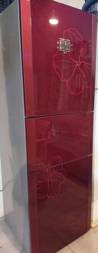 إل جي • ثلاث أبواب • معرض صفاء العباسي