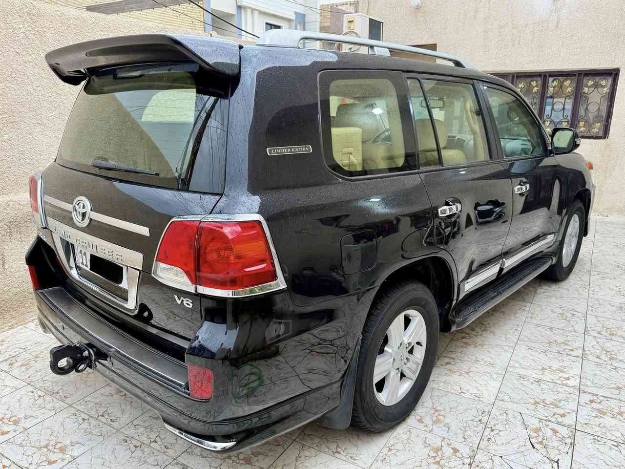 لاندكروز 2014 ضمان شركة ساز فول مواصفات رقم بغداد انگليزي مكفولة من ضربه صبغ تبديل محرك 6 سلندر 4000 ماشيه 195 الف  بدون اي نقص جديده جدا محرك كير حدادية تخم تاير كفاله بصمات ثنين مال الشركة السونار مرفق ويه الصور مكان السيارة كربلاء ***********
