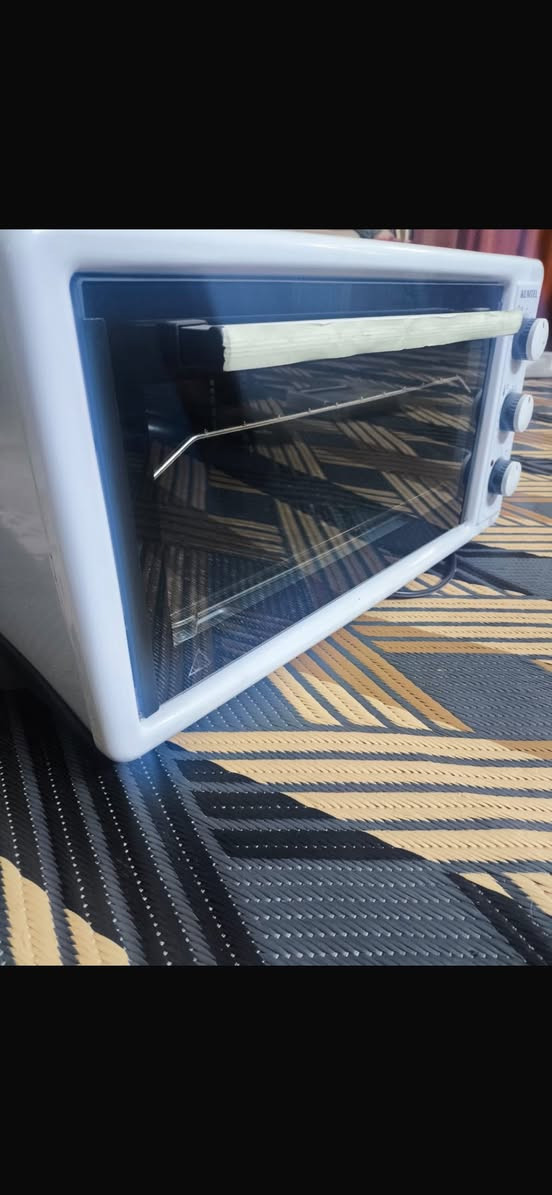 للبيع فرن جديد ما مستخدم ابد سعره ٥٠ الف  شراي واتساب ***********
