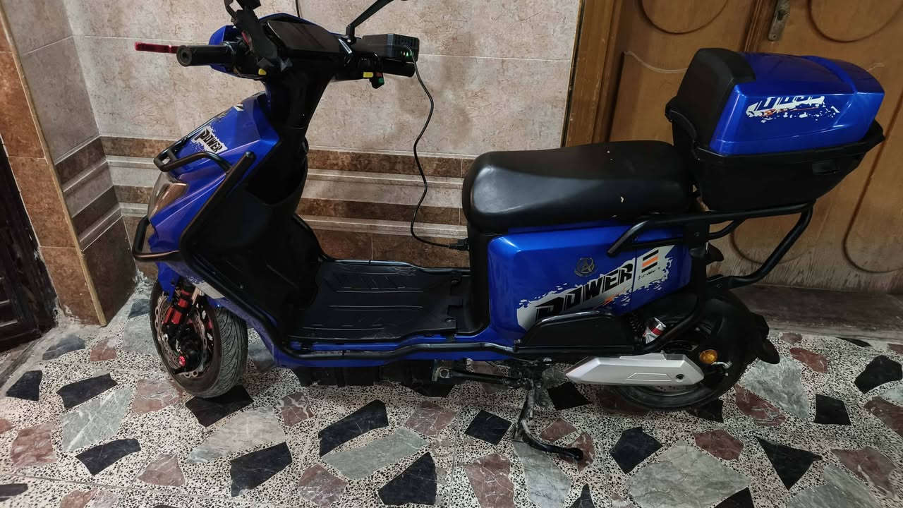 سلام عليكم دراجه شحن للبيع موديل 2025
موصفتها /مكاني النجف 
ملف2000
تحتوي على 6بطاريات ٢٨امبير 
نظام P
دراجه كلها مدرعه ورزنه بل مشي 
تكطع ٤٠الى ٤٥كيلو بل شحنه الوحده 
السعر ٥٠٠الف وبيها مجال بسيط
رقم الهاتف/***********[بي واتساب]✓
