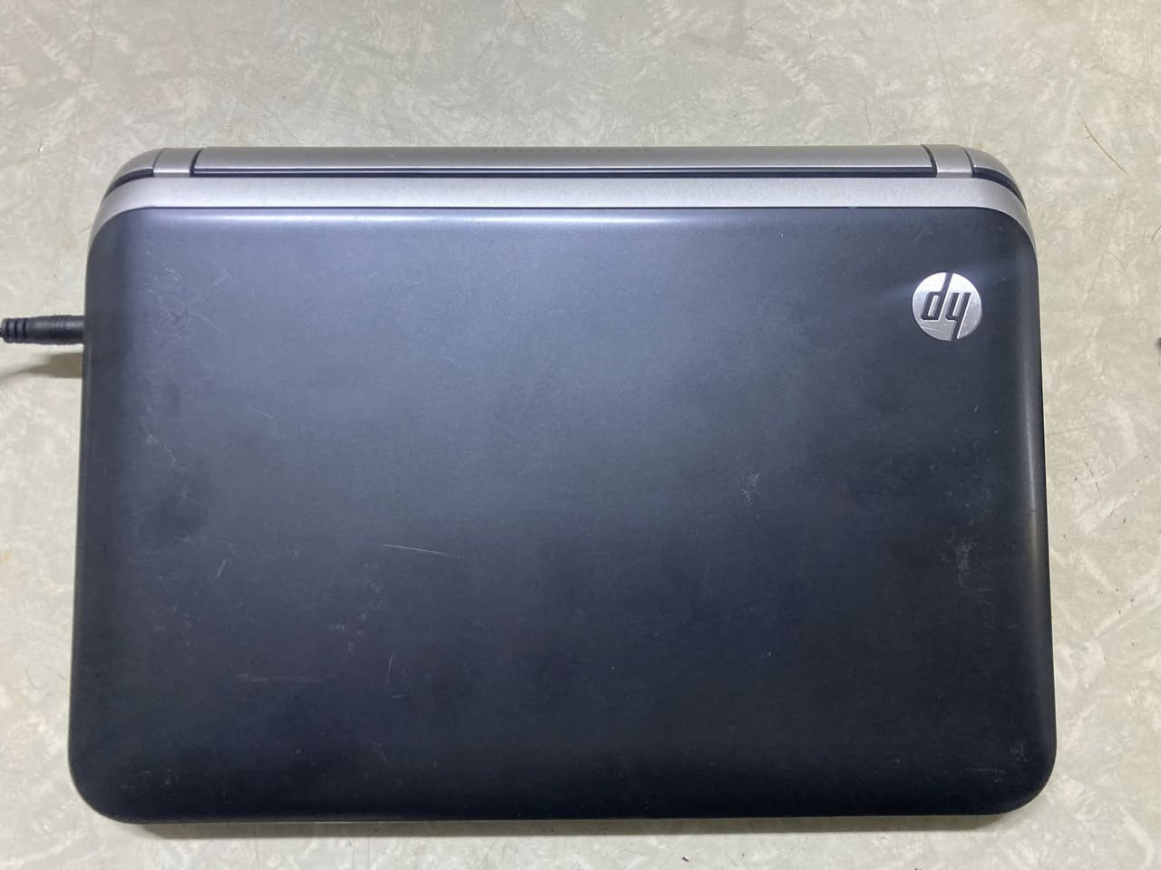 السلام عليكم
لاب توب  منيJo مستعمل للبيع 
Laptop go mini 10 “
***********
المواصفات 

المعالج :Atom 
الذاكرة : 250GB HDD
رام السرعة : 2GB
الكامرة الامامية : تعمل
الكامرة الخلفية : تعمل 
البلوتوث: يعمل 
الوافاي : يعمل 
السماعات : تعمل 
زر التشغيل : يعمل 
المنافذ : USB 3x-VGA 
يدعم منفذ السماعات  
الشاشة ١٠ انج : تعمل 
البطارية :  تعمل اقل من  ساعة  
نظام التشغيل : windows 10
ماوس : يعمل 
شاحنة : تعمل  
الاضرار : لاتوجد 

السعر : 45000 الف 
 الاتصال : ***********
بغداد شارع فلسطين ساحة الموال
