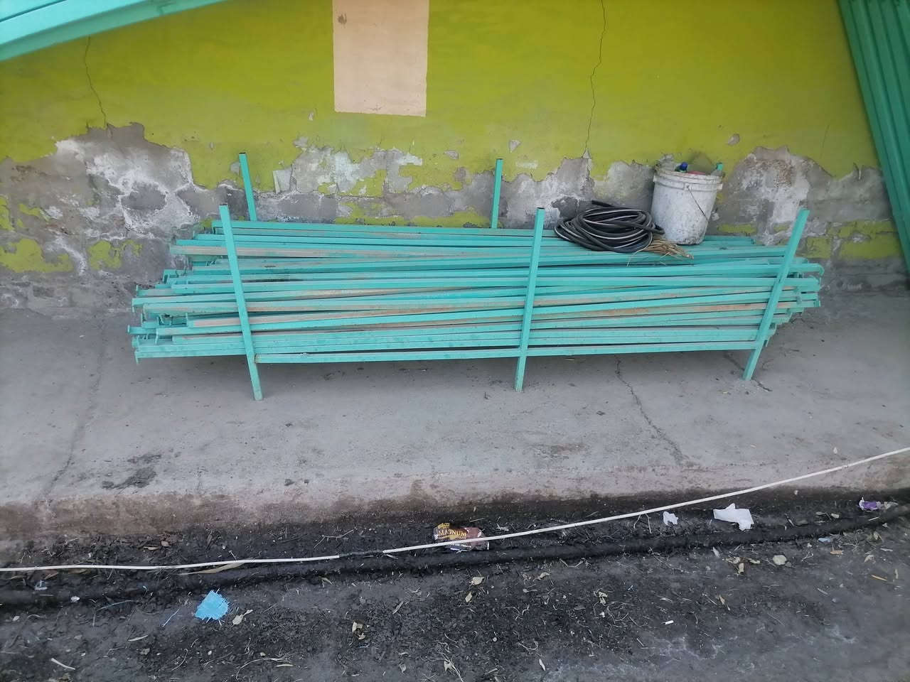يوجد جادر (قاعه) قماش و حديد نظيف جدا جدا جدا العرض ١٠ متر الطول ٢٠ متر ارتفاع ٣ متر و نصف داخل  الجادر دنك بغداد موبايل *********** سعر ٢مليون و نصف
