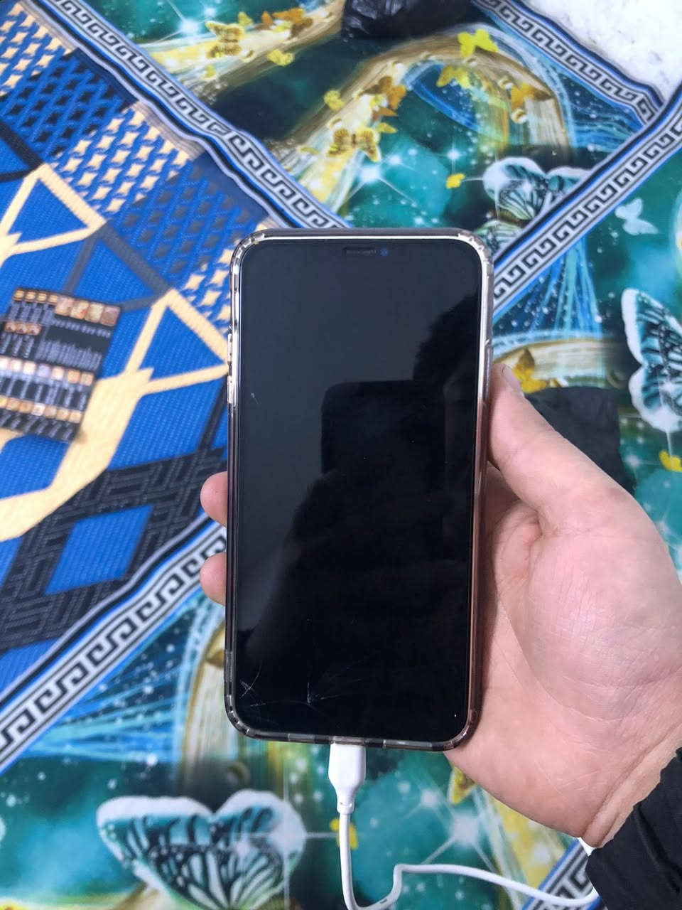 سلام عليكم من رخصت الأدمن عندي جهاز آيفون اكس ماكس جهاز ما مفتوح ابد بطاريه 77 جهاز نضيف بس بي فطر بسيط سعر 150 قفل تواصل واتساب فقط ***********
