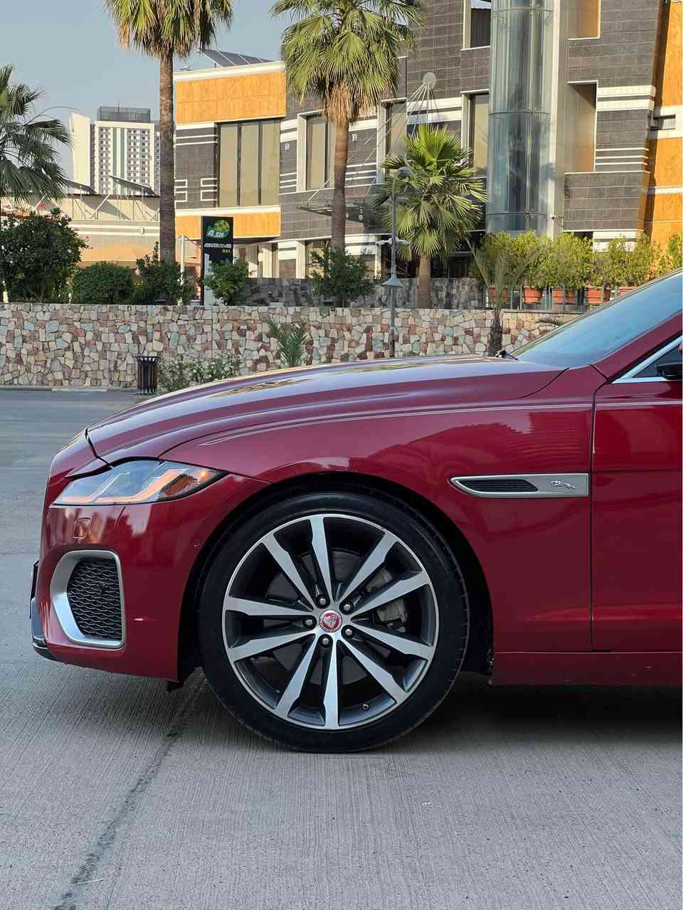 جاكوار XF SE موديل 2021
***********
***********
* محرك 2.0 تيربو
گیر أوتوماتيك 8 سرعات
* فتحة سقف
* بابات شفت
* شفتات على المقود (Paddle Shift)
* شفت الصندوق (فتح الشنطة كهربائياً)
* 2 سويج
* تشغيل ودخول بصمة (Keyless)
* شاشة لمس
* كاميرا خلفية
* حساسات أمامية وخلفية
* مقاعد جلد كهربائية
* تدفئة وتبريد للمقاعد الأمامية
* تدفئة للمقاعد الخلفية
* مكيف ثنائي المناطق (حار وبارد)
* مثبت سرعة
* نظام المحافظة على المسار (Lane Assist)
* مرايات كهربائية قابلة للطي
* إنارة LED
* جنوط ألمنيوم أصلية
* سيارة فخمة، نظيفة، وثباتها عالي على الطريق أربيل, العراق
