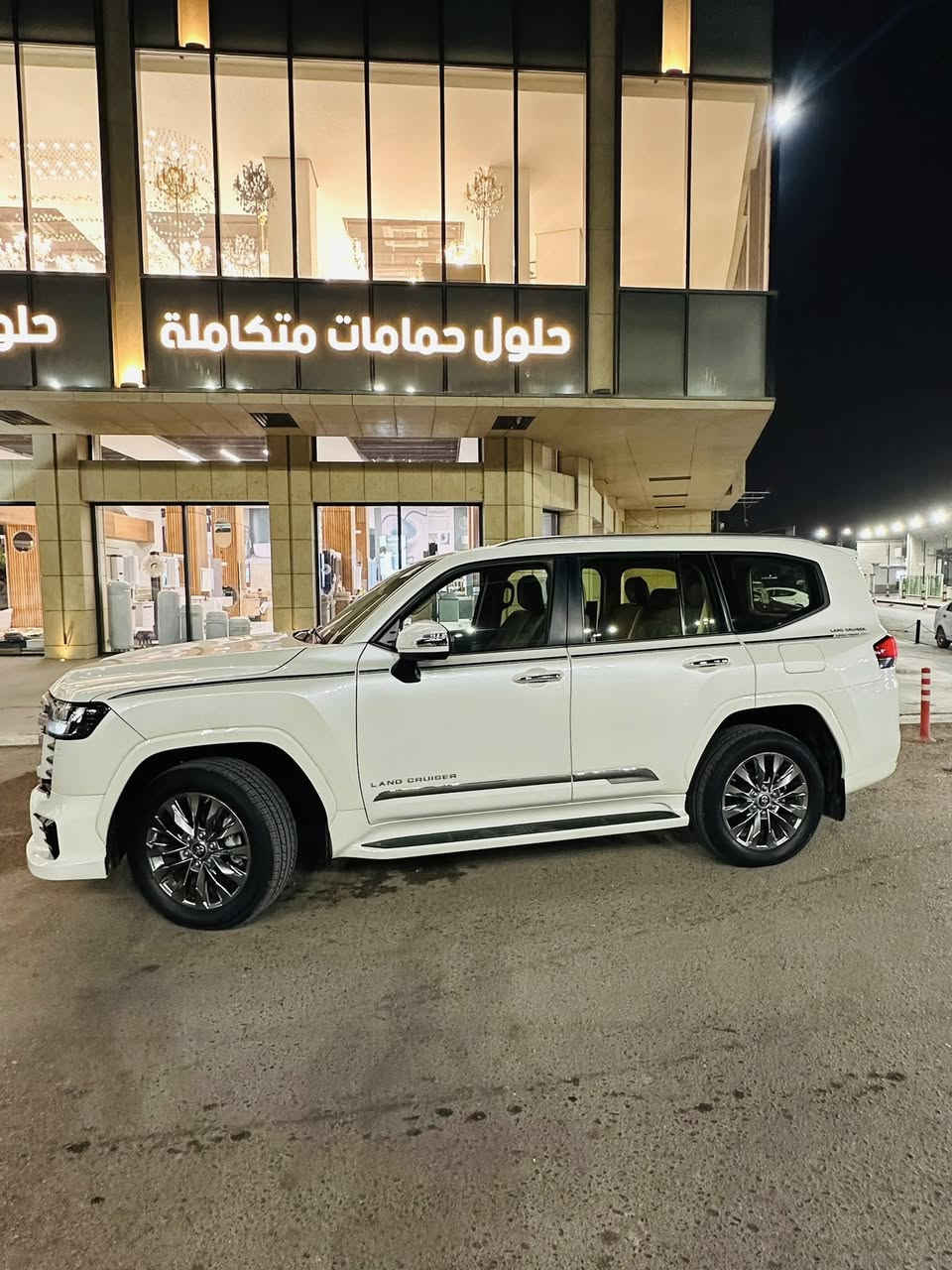 السلام عليكم لاندكروز 2023 السياره ساز نضيفه لوك مخزنه ماشيه 12 الف ومعروفه موصافات الساز GXR مكفوله كفاله عامه عدا حافه البنيد واكع عليها شيش ب المخزن مصبوغ على كده موجوده صورها ب السونار السياره نضيفه كلش تخم تاير جديد مال الشركه السبير منازل وكتلوكاتها موجوده و السياره تحفه و بالعافيه على الي ياخذها السياره موجوده ببغداد بزيونه رقم *********** 
63000$ وبيها مجال بسيط
