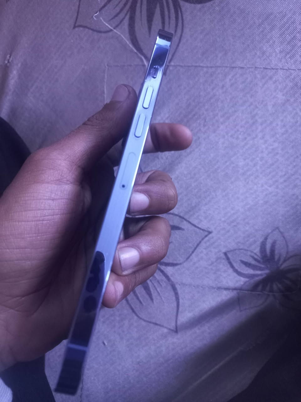 السلام عليكم. أيفون ١٣ برو ماكس ذاكره ٢٥٦ شرق أوسط نضافه ٩٩ ناسين رمزه ينفتح بتفاليس مكاني بغداد الشعب حي اور ***********
