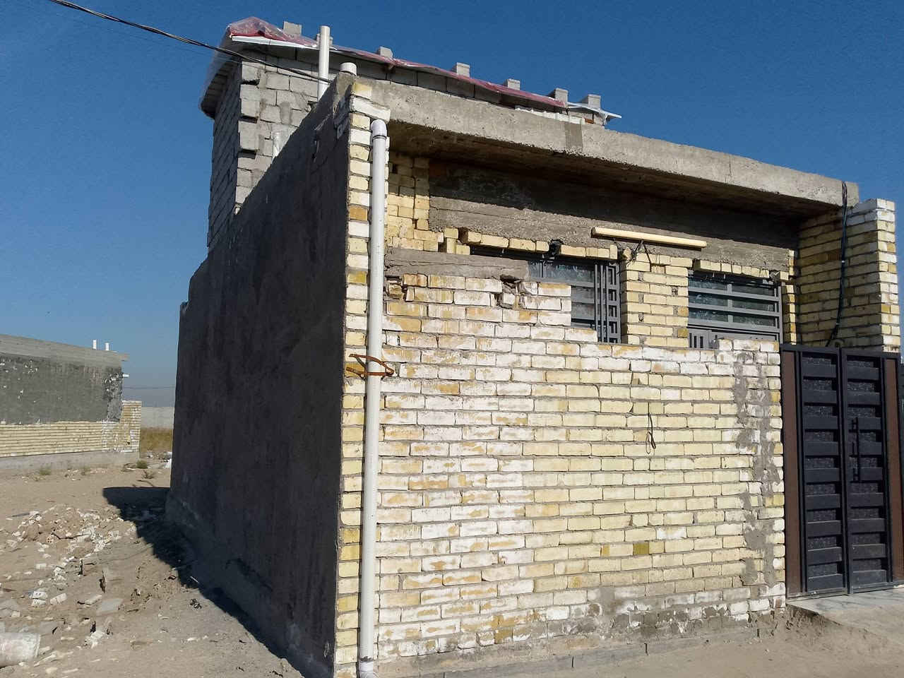 بيت 50متر طابق واحد المكان البعيثه بعد البانزين خانه السعر 33وبي مجال بسيط الستفسار ***********
