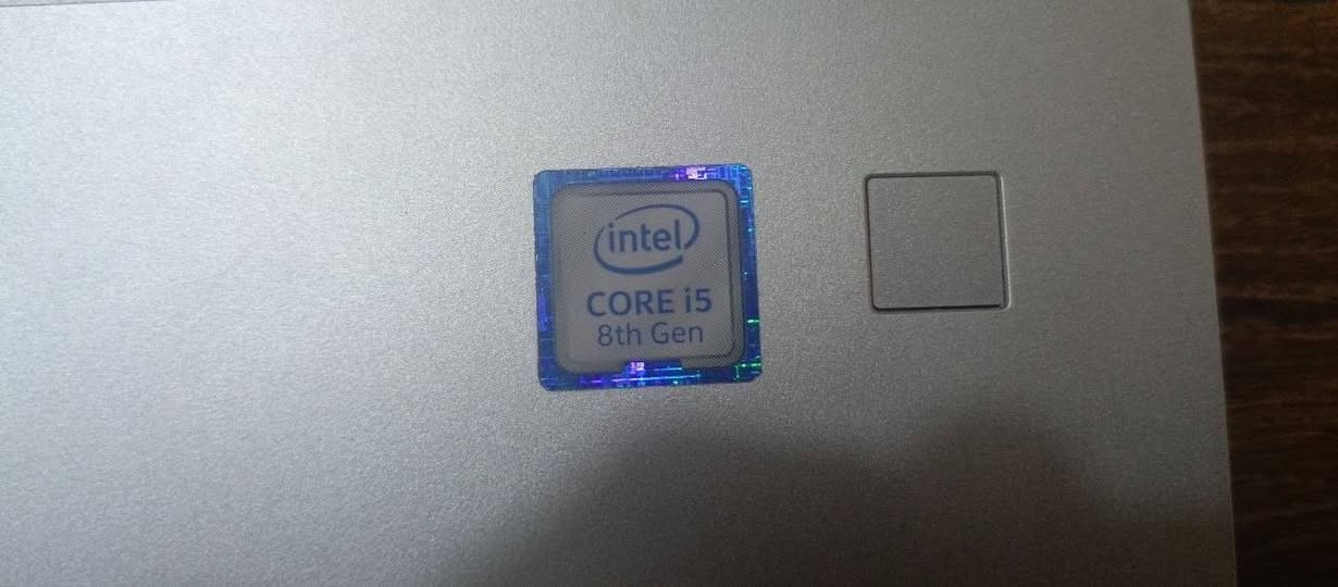 السلام عليكم ورحمة الله حاسبة نضيفة وما مستخدمة هواي بسعر مناسب مواصفاتها :💻 للبيع HP ProBook 650 G5
السلام عليكم ورحمة الله وبركاته عندي حاسبة نضيفة استخدام بسيط مواصفاتها:

🔹 المواصفات:
▪️ Intel Core i5 جيل ثامن 8265U
▪️ RAM 16GB
▪️ SSD NVMe 256GB سريع
▪️ شاشة 15.6 لمس
▪️ ألوان شاشة ممتازة وواضحة
▪️ كرت شاشة Intel داخلي (بدون كرت خارجي)
▪️ بصمة Fingerprint
▪️ منافذ كاملة USB / HDMI / Type-C

🔹 مناسب لـ:
✅ الدراسة والجامعة
✅ برامج الأوفيس
✅ التصفح والمشاهدة
✅ البرمجة والاستخدام اليومي

🔹 حالة الجهاز:
✔️ شغال ممتاز بدون مشاكل
✔️ سرعة ممتازة بالتشغيل
✔️ البطارية جيدة
✔️ ويا الشاحن


**إذا كنت صاحب هذا الإعلان وتريد حذفه لأي سبب، رجاءا أرسل رسالة إلى الدعم الفني**
