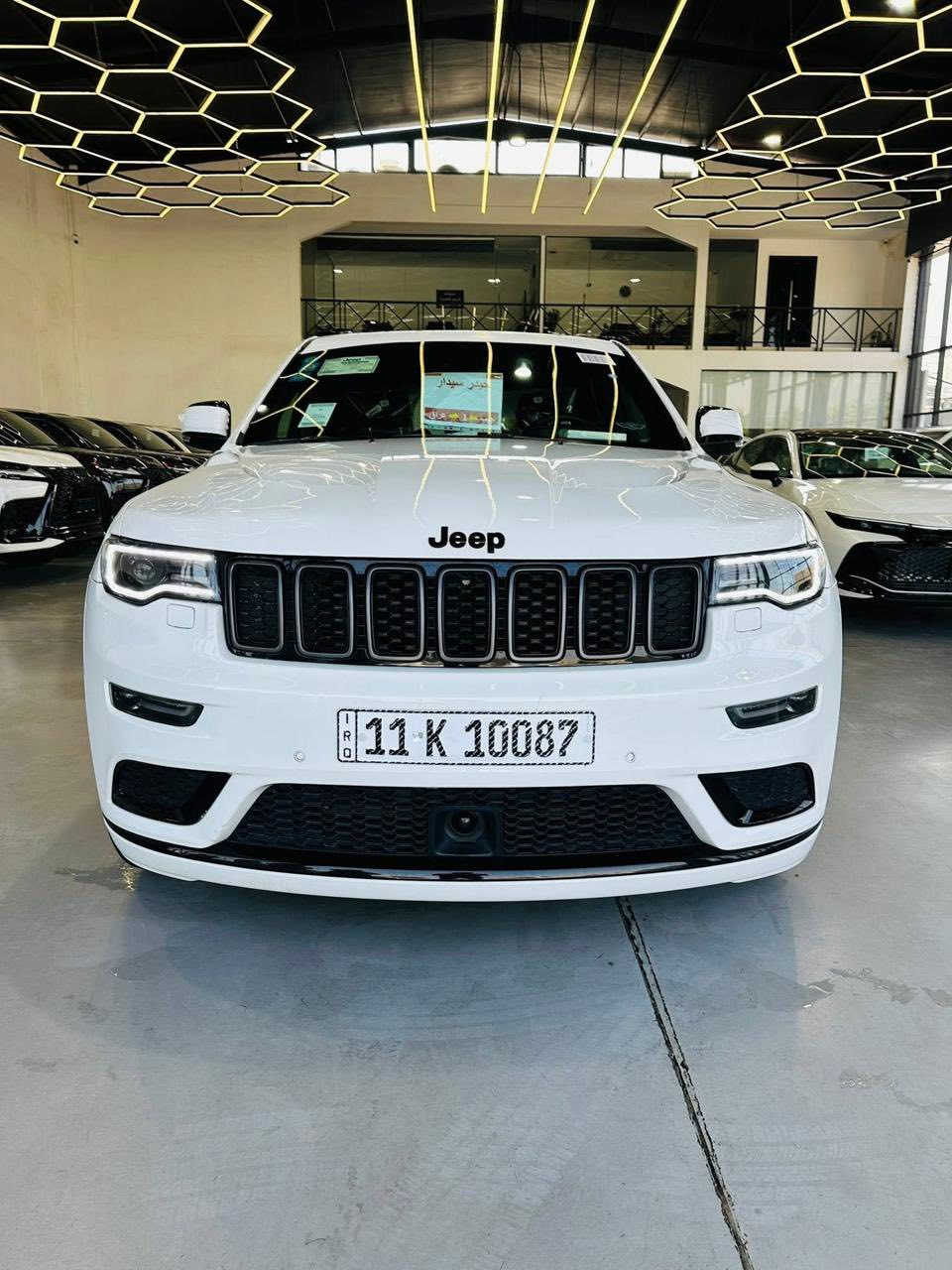 السلام عليكم زبائننا ومتابعينا الاعزاء جيب كراند شيروكي فئة ال S خليجية وكالة هارلم موديل 2022مكفولة 
👈 ماشية 8 الف مايل 👉 
(بحالة الزيرو)
👈  رقم مميز  👉
بعدها بالفابلونات كما موضحة أدناه المواصفات المعروفة رادارات امامي وخلفي وجوانب  منطقة العمياء بانورامى بصمة وتشغيل عنزبعد 5 راكب محرك 3600 وداخلها احمر المغربي المرغوب 
ملاحظة 
(السيارة مغلفة بافلام الحماية PPF تغليف كامل)
الكبات الصغيرة والارضيات وعدة الاسعافات الاولية وعدة الشركة بعدهن بالچيس السيارة خاضعة للفحص والسونار من قبل مركز بدي چيك يعني بيها تقرير شامل من ناحية الصبغ والبارد والتبديل والكيلو متر والعقول والگير والمحرك وباقي التفاصيل 
للاستفسار الاتصال 
0770 118 9000
او زيارتنا بغداد معارض البياع معرض حيدر سيدار شارع الوكلات مقابل المتنزه 
ادارة المعرض ***********  
وتحياتنا للجميع .
