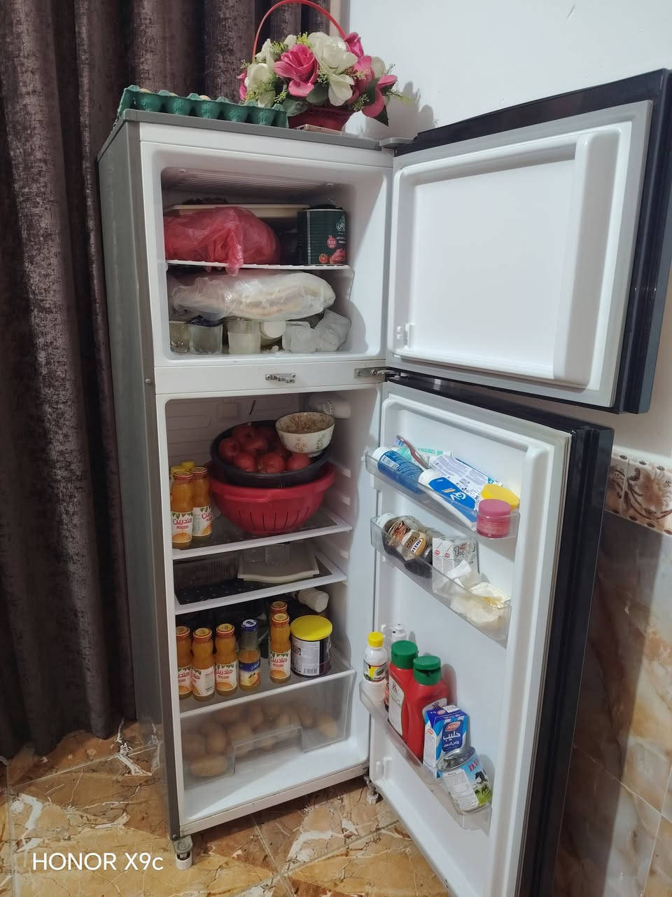 ثلاجه حجم وسط الحافظ كلش نظيفه اخت الجديده بيهه ضمان السعر ٣٠٠ وبيهه مجال بيع مستعجل مكاني حي الجامعه
***********
