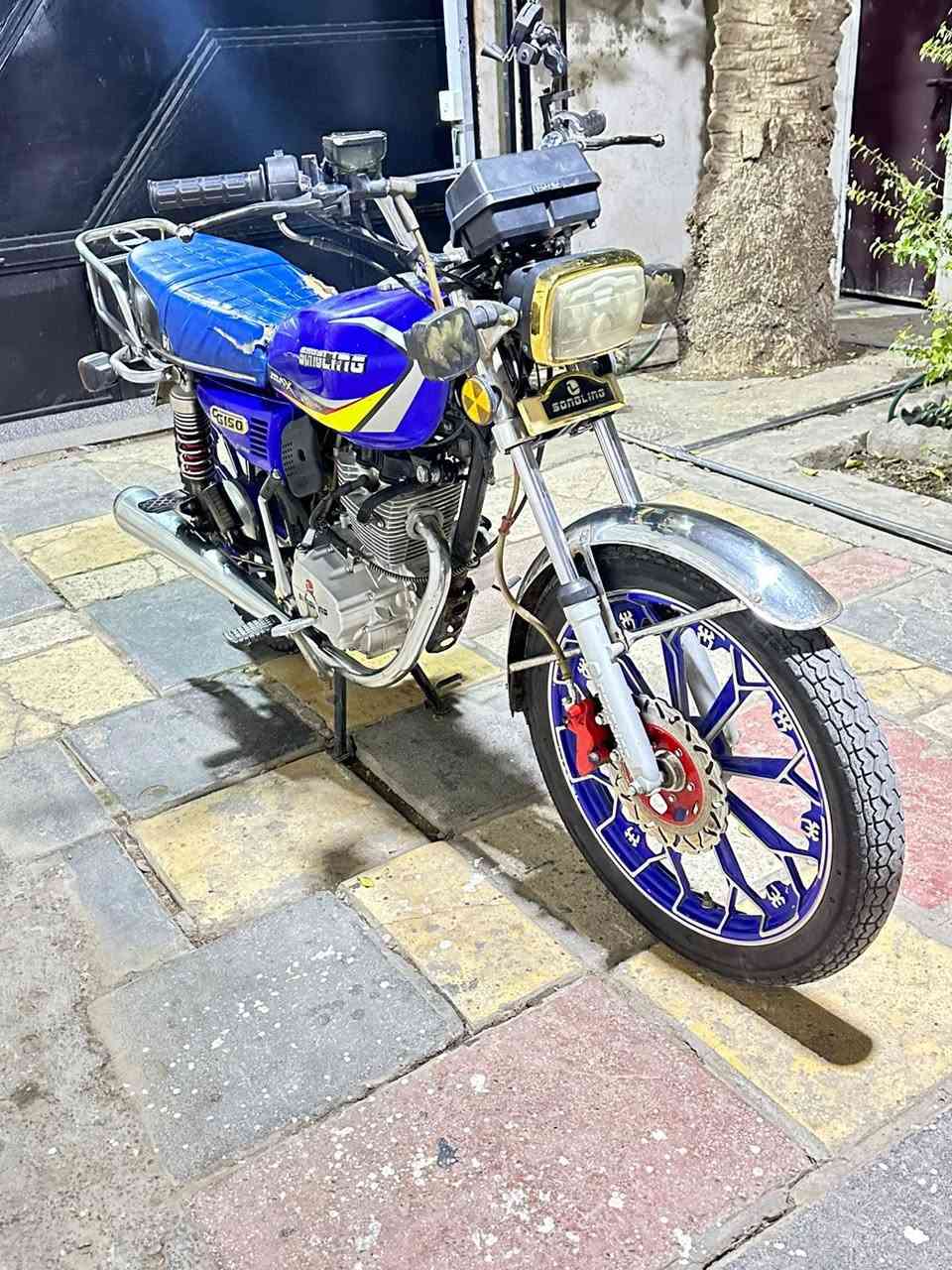 سلام عليكم / دراجه  سولنلك / 2024 / 150cc / دراجه مكينه بل جيس برغي ممفتوح بيها كفاله عامه / دراجه حلوه ومرتبه وكفاله / بصمتين وسويجين جهاز إنذار وتشغيل عن بعد / ويل كب امامي خلفي / كهربائيات شغاله وكامله / دراجه مااا ماشيه هواي مال بيت / عارضها 725 وبيها مجال بسيط / ***********
