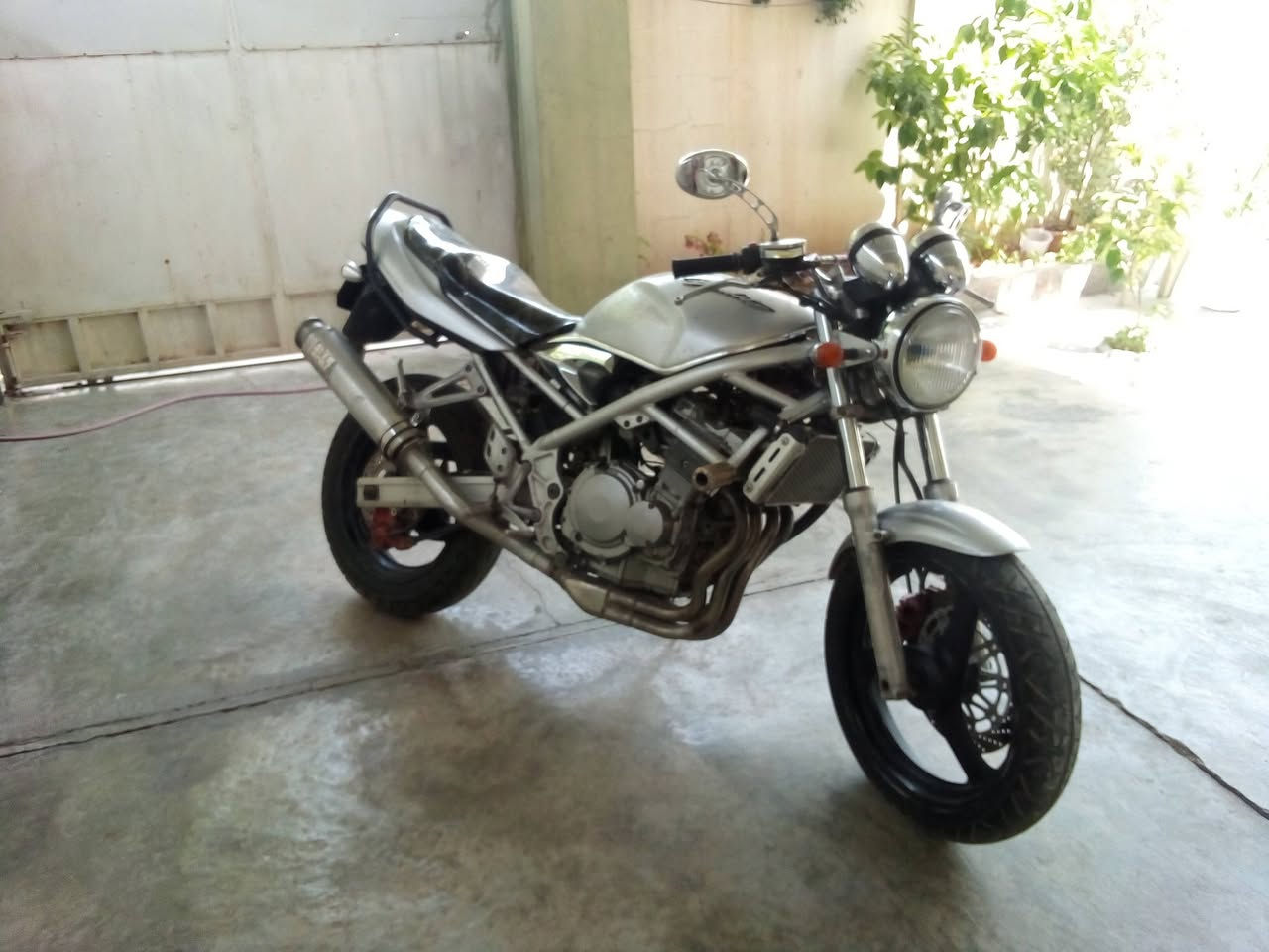 باندا للبيع ربع كرستال بدون اى عيب مابيه حيل نظيفه مكانى كركوك للاستفسار***********
