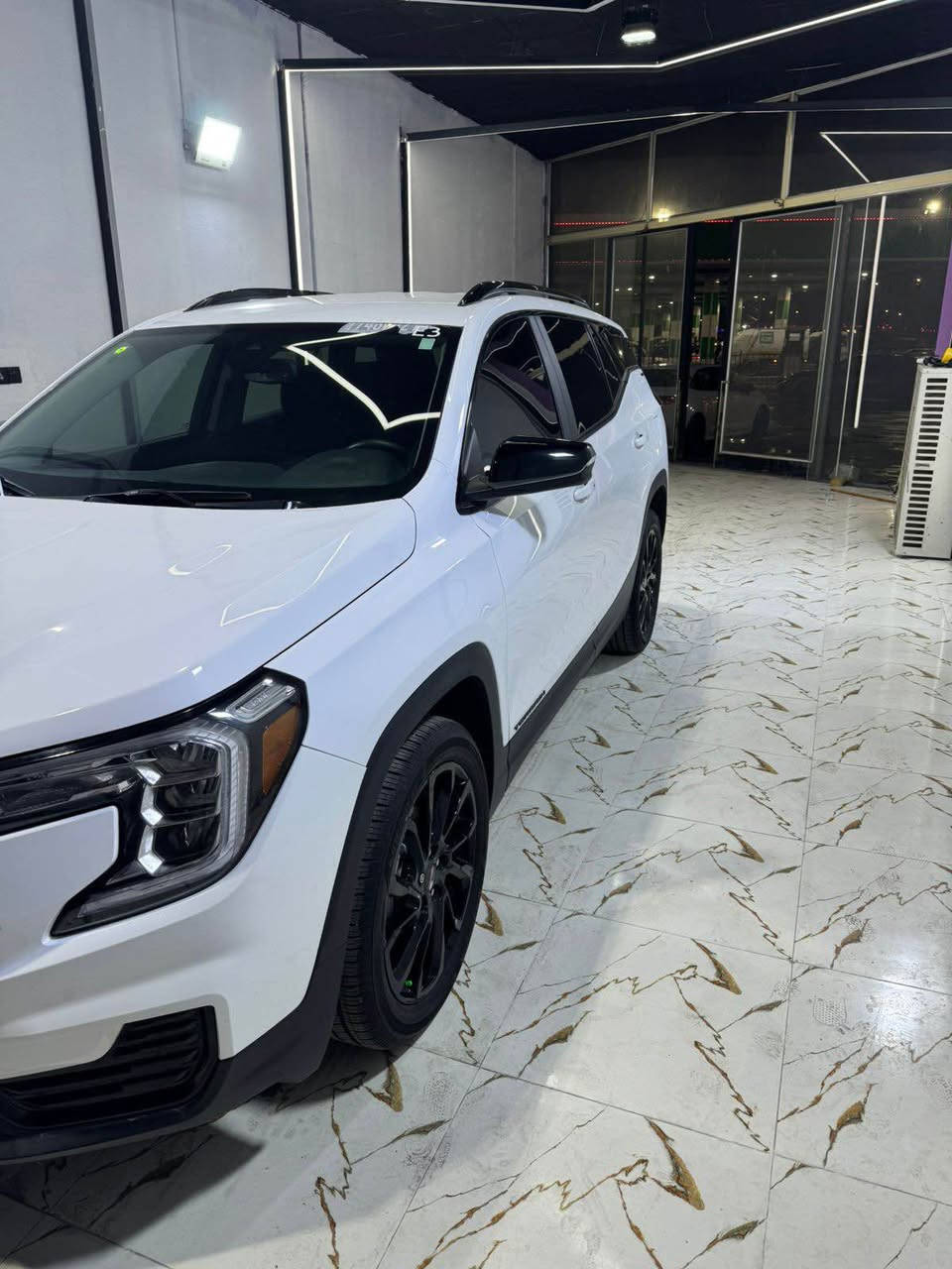 الاسلام عليكم جمسي تيران مديل 2024 السيارة جديده بمعنه الكلمه السيارة تقرير مياه امطار  ماشيه  5ألف تعمل وتسير من امريكه السياره كفاله من الزلغ كفاله حته دعاميات السياره بدون رقم حرة تترقم جميع المحافضات السعر 163 وبيه مجال حك الجيه العنوان البصرة 
الهاتف /*********** Singapore
