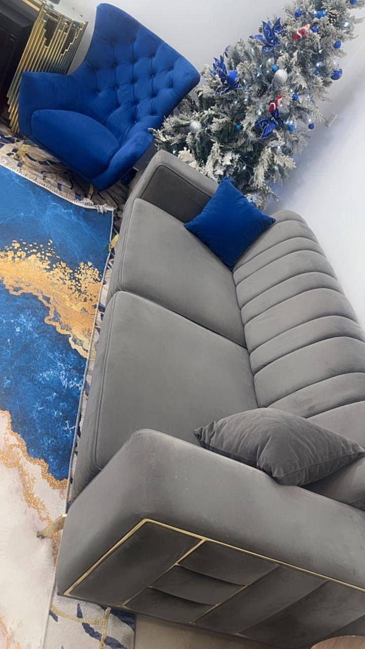 السلام عليكم... تخم تركي للبيع درجه اولى ابو السرير ستل استيل من مول المختار ماخذي قبل فتره بسيطه جدا  وثلاجه نوع هاينزيز كبيره جدا وبنفس الوقت هيه مجمده... السعر التخم ب ٧٠٠ الف والثلاجه ب ٥٠٠ الف دينار مكان الاثاث السيديه قرب هبي هوم... رقم الاتصال ***********
