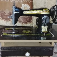 عندي مكينه خياطه للبيع ام الفراشه مع كافه ملحقاتها جديده البارحه اشتري...