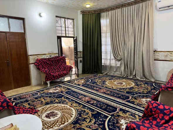 السلام عليكم بيت للبيع طويريج جمعيه قرب مدرسه المستقبل المساحه 150 واقع حال 160 يتكون من استقبال/صاله/غرفه نوم/مطبخ/مجمع صحيات السعر 70وبيه مجال *********** كربلاء
