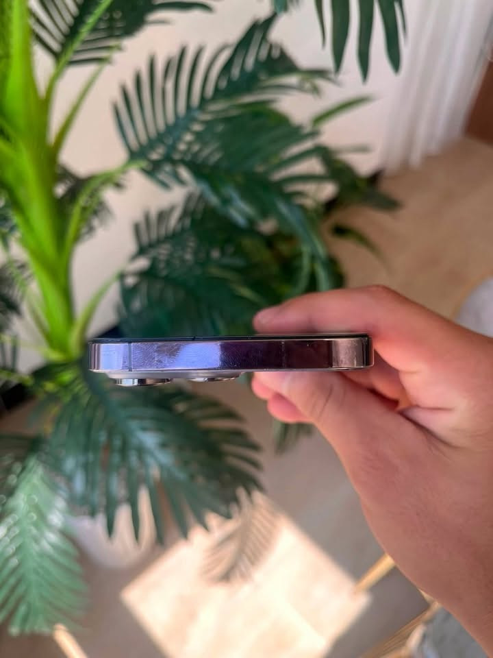📱 للبيع: آيفون 14 برو ماكس (iPhone 14 Pro Max)
الذاكرة: 256 جيجابايت.
 النظافة: الجهاز نظيف كلش وبحالة ممتازة من ناحية المظهر والاستخدام.
 منفذ الشريحة: سيم كارت واحد.
🛠️ حالة الجهاز (بكل أمانة وشفافية):
 المستبدل: مبدل شاشة وبطارية فقط.
 النواقص: زر خفض الصوت عاطل فقط (تكدر تتحكم بالصوت من الشاشة طبيعي).
💵 السعر والموقع:
 السعر: 700 ألف دينار عراقي (وبيه مجال قليل للشراي).
 الموقع: بكرة جو - شارع عوال.
📞 للاستفسار والتواصل (واتساب):
 رقم الهاتف: ***********
