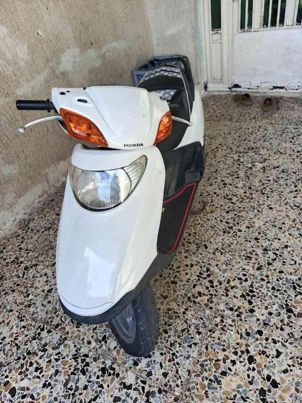 سلام عليكم دراجه سبيسي ياباني لبيع  دراجه نضيفه وناعمه فول كلها شغاله سلف هندر كهربايات قفل ستيرن شغال قفل جنطه شغال بس فلتت البوري مالته يعني بس تركبه تايرات جدد كفرات بلادي كابريتر بلادي اشاير ام لجرس لايت شغال دهن مبدله لبارحه  سعر اتصال ‏‪***********‬‏
