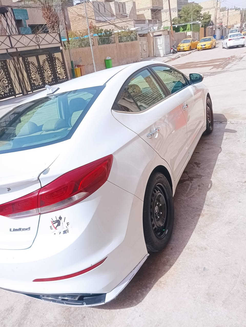 السلام عليكم من رخصت مدير الاكروب المحترم
هونداي النترا موديل 2017 رقم سليمانيه بسم عربي بغداد الامين 
حادثه بسيط ربع البنيد وخشم الچاملغ مصبوغات بدون تبديل 
بدون دواخل السياره جاهزه من كلشي تخم تاير تبريد كير ومكينه جدد بدون صرف السياره فول فول لمتد السعر 118 بيه مجال بسيط عنوان بغداد حي الامين الثانيه 
موبايل ***********
