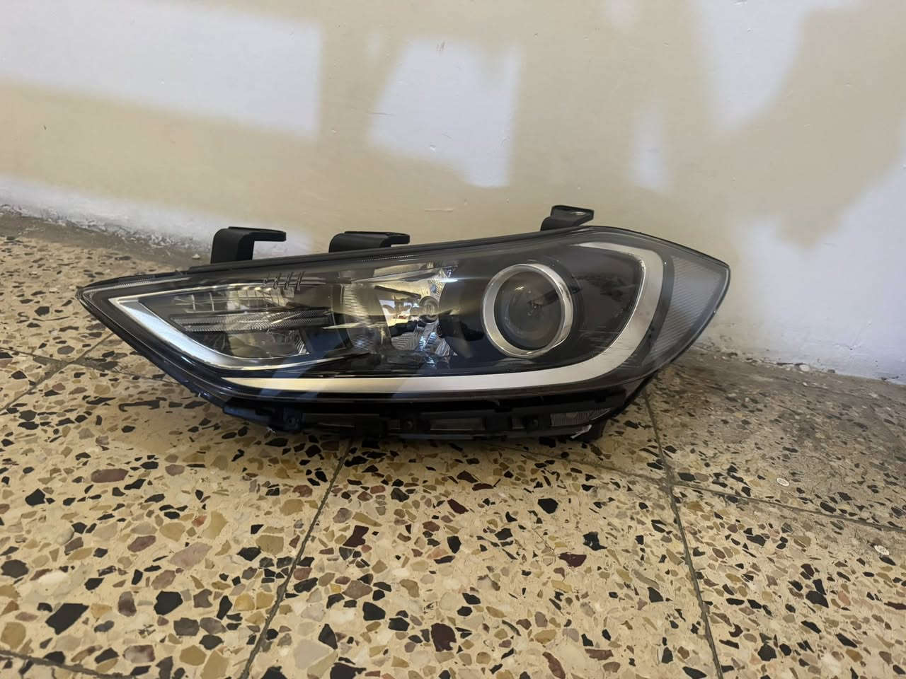 لايت الانترا موديل 17 خليجي صفحت الايسر اصلي شركة تفصيخ لوك سعره 75000 الف رقم تليفون ***********
