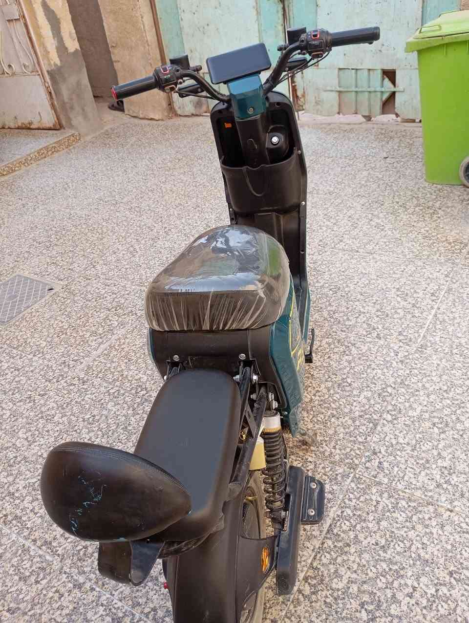 سلام عليكم ار 9 جديده حجم البطاريات 32امبير البيع سعر 400وبيها مجال قليل المكان الزبير محله شمال رقم الهاتف ***********
