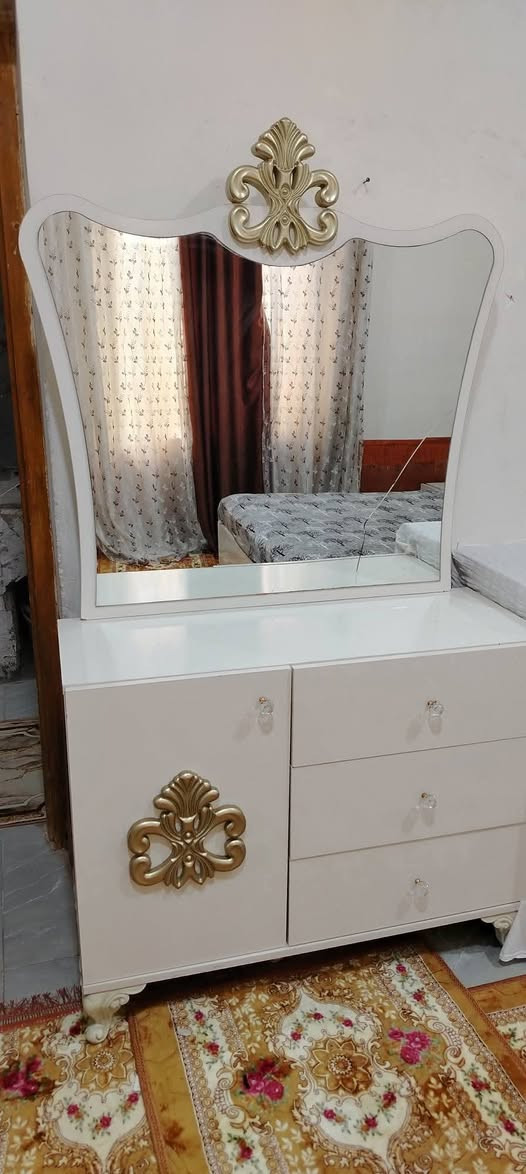 غرفة نوم تركي 7 قطع نظيفة جدا سعرها 525 وبيها مجال
العنوان.. الكرابلة قرب الناحية 
للتواصل على الأرقام ..***********..***********..متوفر واتس آب على الرقم
