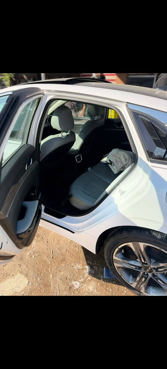 كي فايف فئةEX مرقم اربيل
•الرقم : اربيل ( تحويل او وكالة حسب الرغبة )

•المواصفات :
▪️السيارة : #كي فايف 
▪️الموديل :2023
▪️المحرك : 1600تيربو
▪️العداد :58 الف ميل حقيقي
▪️حجم الويل : ويل كب حجم18 مع طقم تايرات بحالة ممتازة
▪️لايتات زينون مع حاجب LED مع اشارة‏ LED
▪️بصمات عدد 2 للأبواب مع بصمة تشغيل
▪️رادار امامي مانع تصادم
▪️حساس امامي و خلفي
▪️رادار جانبي (نقاط عمياء) بالمرايا الجانبية
▪️كامرة خلفية دوارة اصل مع الستيرن
▪️شاشة الدشبول حجم كبير للتحكم بأيعازات السيارة
▪️كشنات السيارة جلد 
▪️تحكم فول كهرباء لكرسي السائق 
▪️تبريد قطعتين امامي وخلفي
▪️اربعه وضعيات للقيادة
▪️سستم صوت
▪️سايد بريك دگمة
▪️تحكم ستيرن جهتين بلوتوث وحاكية وكروس سرعة وتحكم صوت 
▪️نظام ABS مانع انزلاق

السعر المطلوب :185 ورقة مع المجال
 
الاتصال على :***********
مكان السياره نجف صورة السونار بل منشور الباب الوره مفتوح بي برغي واحد لا بارد ولا صبغ ولا امبدل الباب الامامي بارد بي شبر 
الغد كد اضفر الاصبع بدون ايربك بدون شاصي
