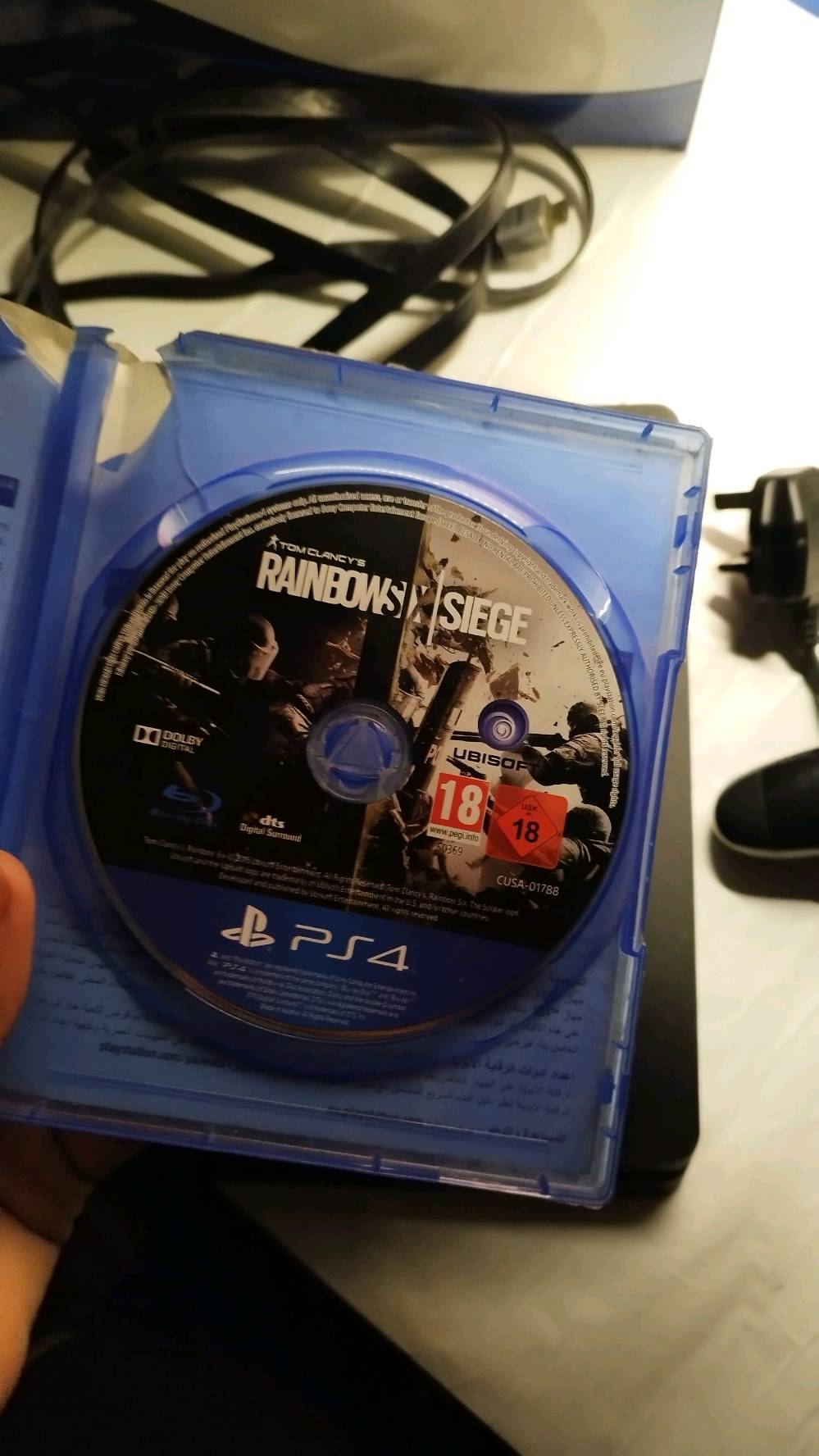 جهاز بلايستيشن 4 سلم اخو الجديد 1 تيرا وويا قرص
 الجهاز ما مفتوح ابد افحص و شوف 
يجي ويه الجهاز كيبل Hd اصلي طويل 
و قرص ريمبوسكس نضيف ما بي ولا شخط 
و كيبل شحن طويل لليده
ويده اصليه ما مصلحه ابد 
الجهاز مال جناي يعني ما تعبان ابد 
وياه كارتون 
نظام الجهاز 13.04 
الجهاز تاخذه و تنام ما تفكر ب اي شي 
السعر 250 وبي مجال بسيط حگ الجيه 
متواجد وتساب فقط
الموقع-البصرة الجبيلة
 ***********-0772344520
